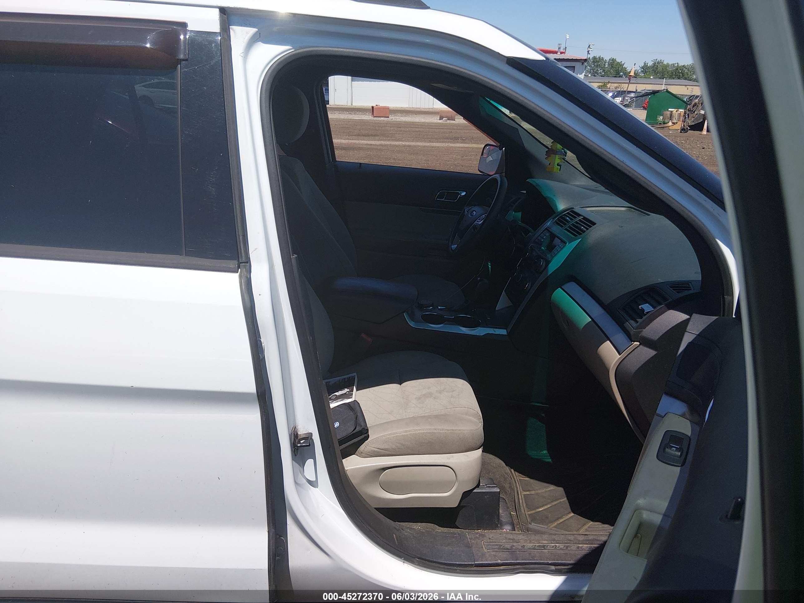 2015 Ford Explorer   Белый vin: 1FM5K8B8XFGA30717
