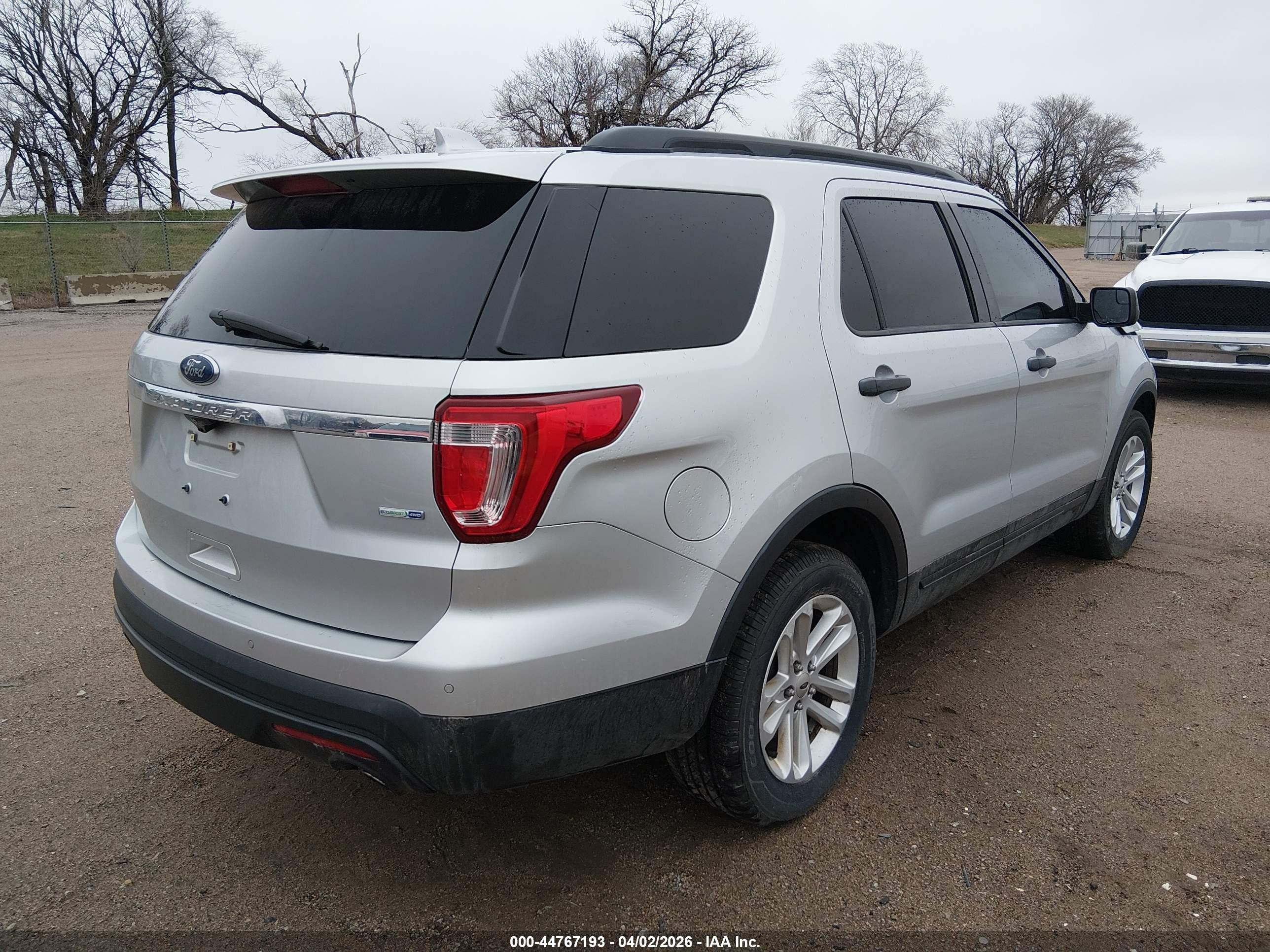 2016 Ford Explorer Silver vin: 1FM5K8BH2GGC37328