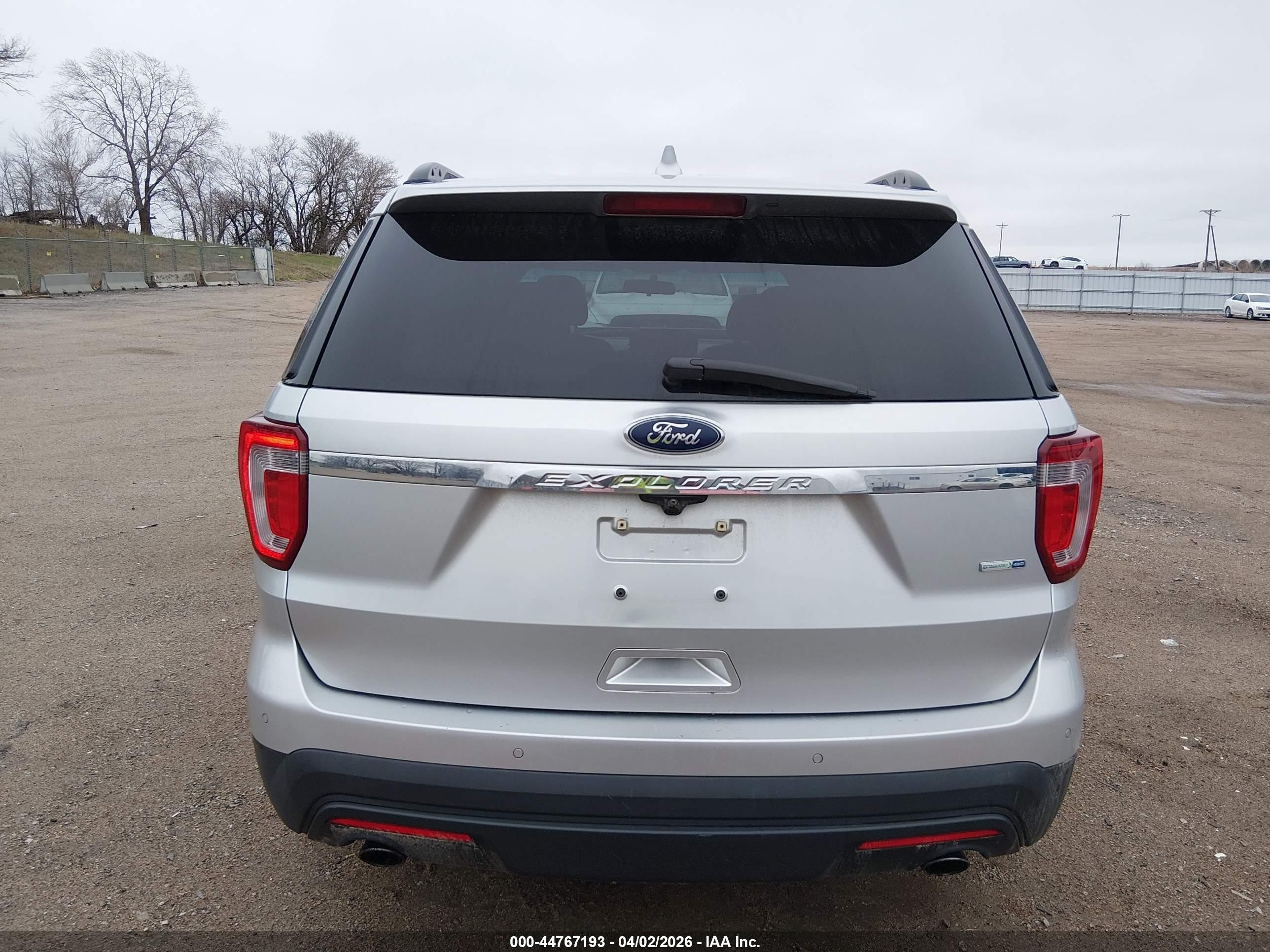 2016 Ford Explorer Silver vin: 1FM5K8BH2GGC37328