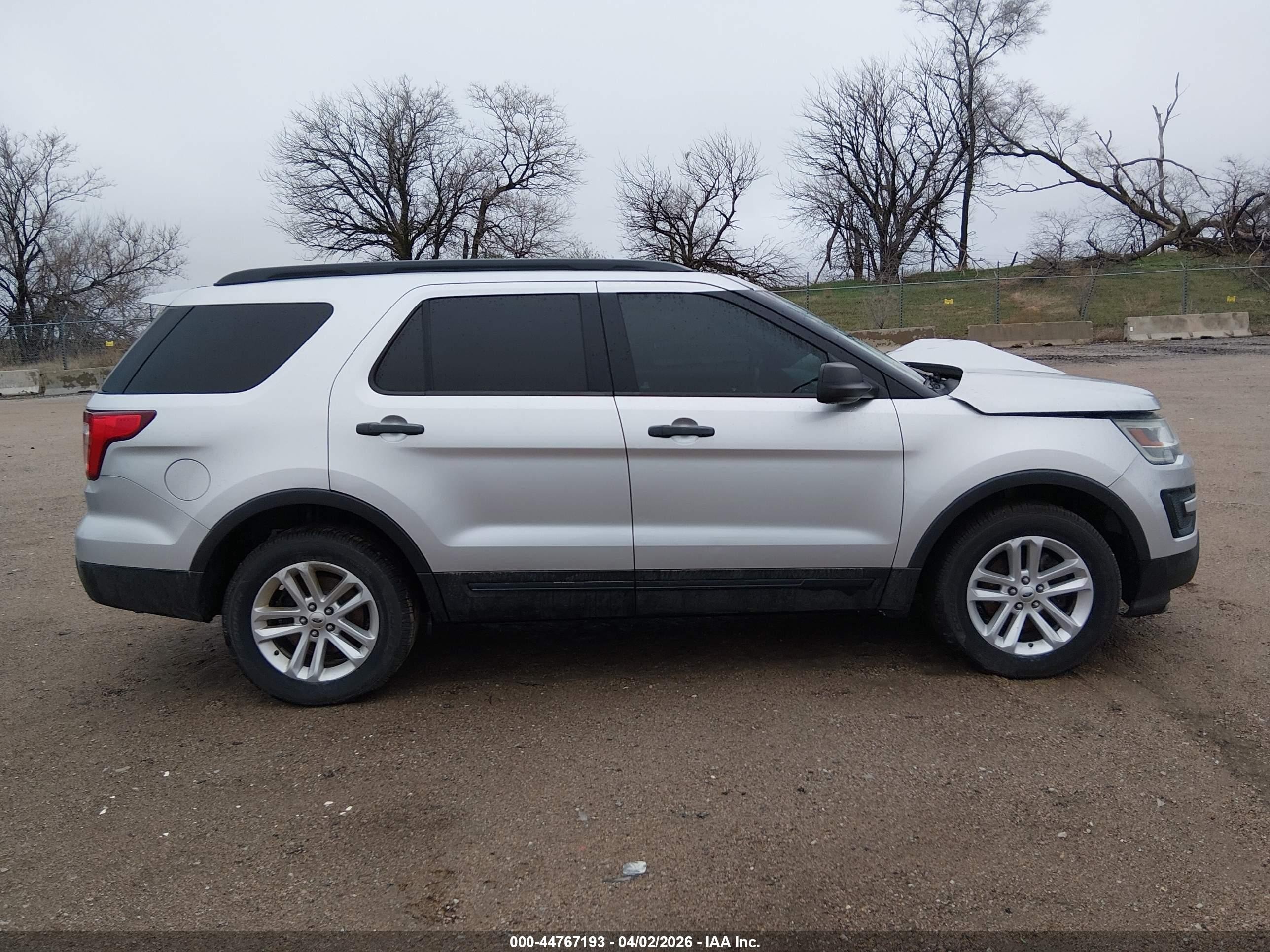 2016 Ford Explorer Silver vin: 1FM5K8BH2GGC37328