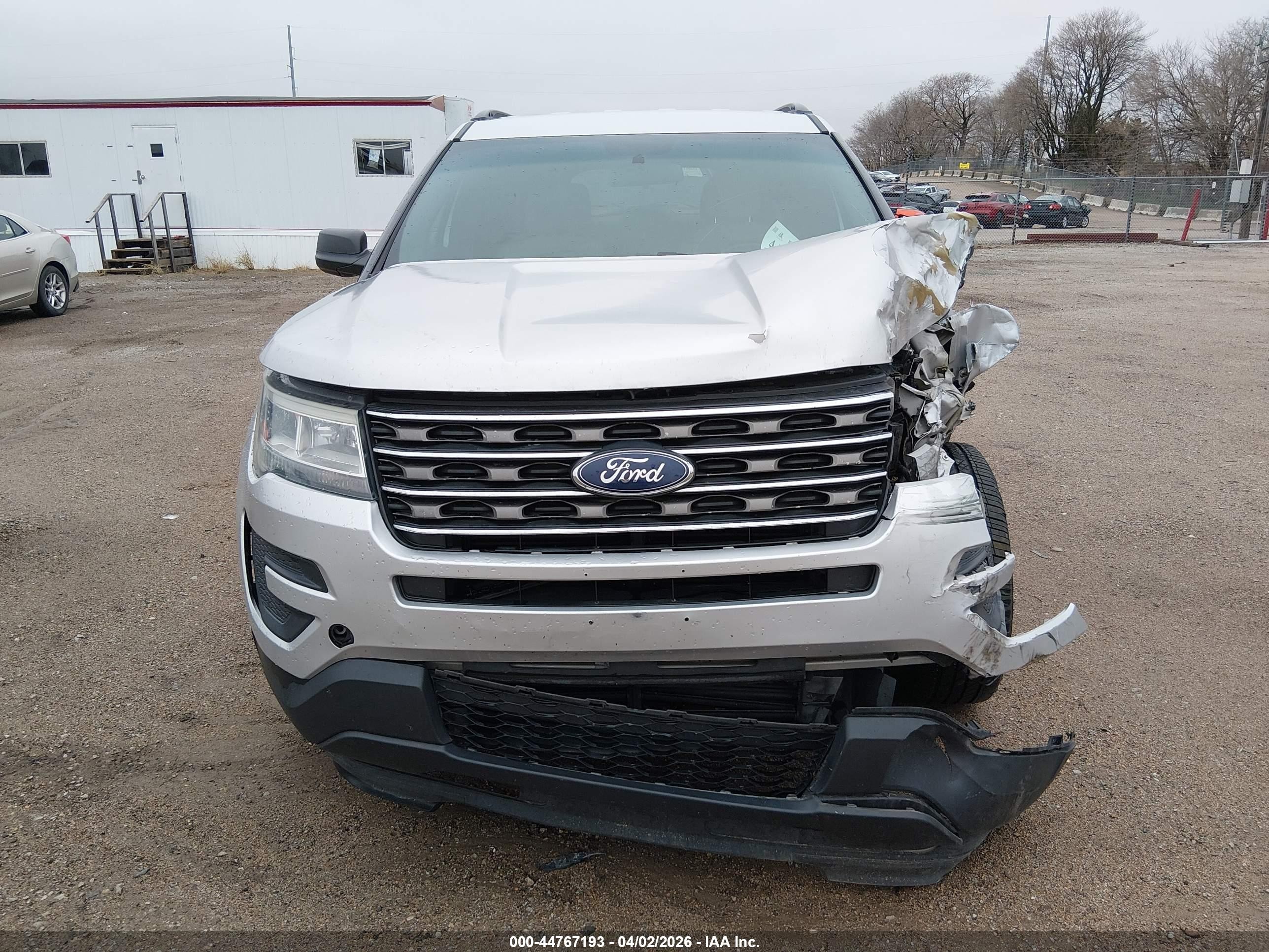 2016 Ford Explorer Silver vin: 1FM5K8BH2GGC37328