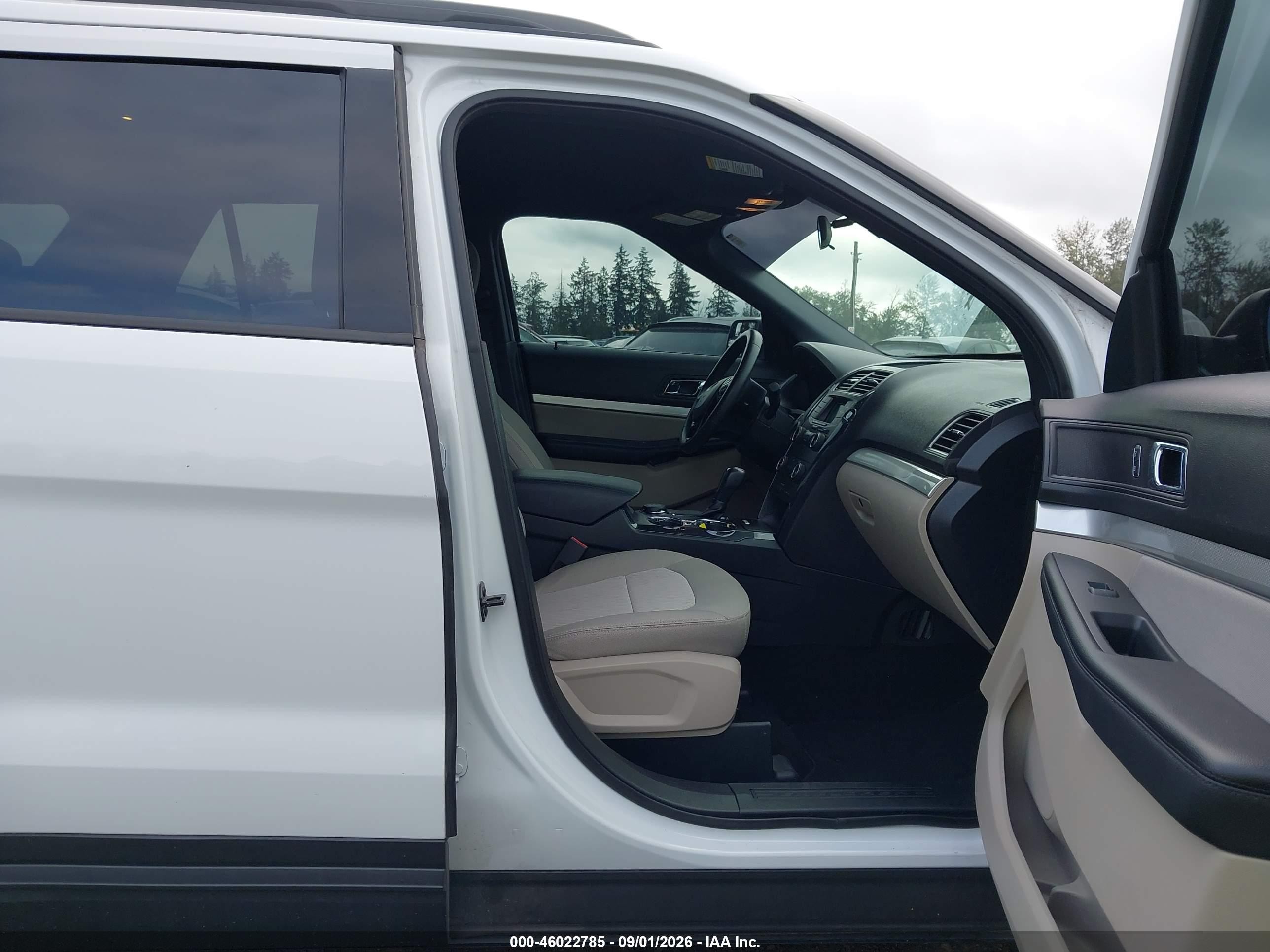 2018 Ford Explorer   White vin: 1FM5K8BH4JGC45566