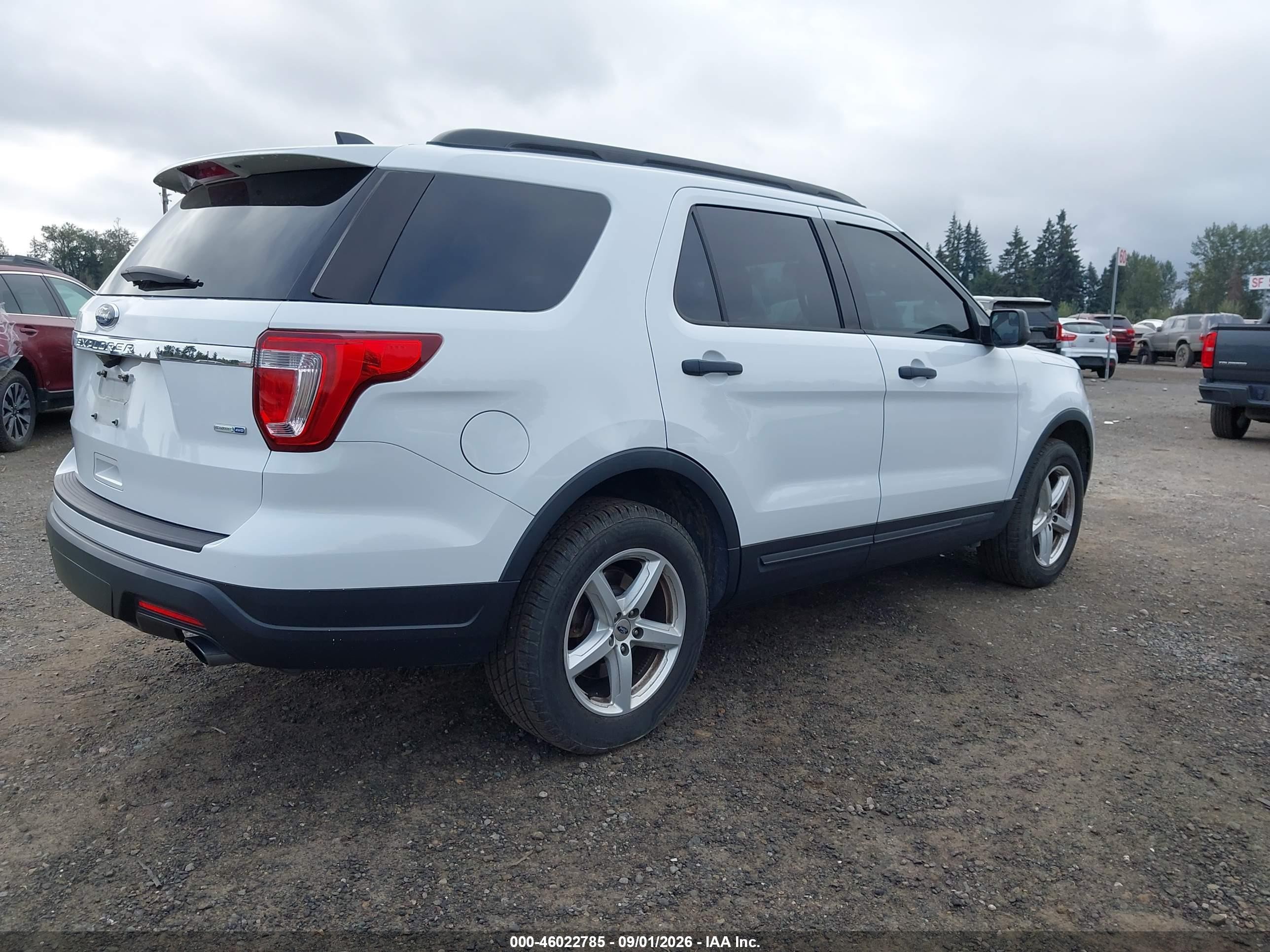 2018 Ford Explorer   White vin: 1FM5K8BH4JGC45566