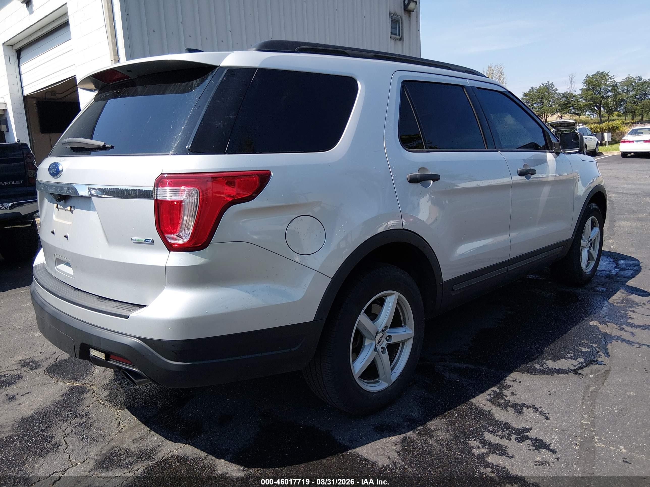 2018 Ford Explorer   Silver vin: 1FM5K8BH7JGC57131