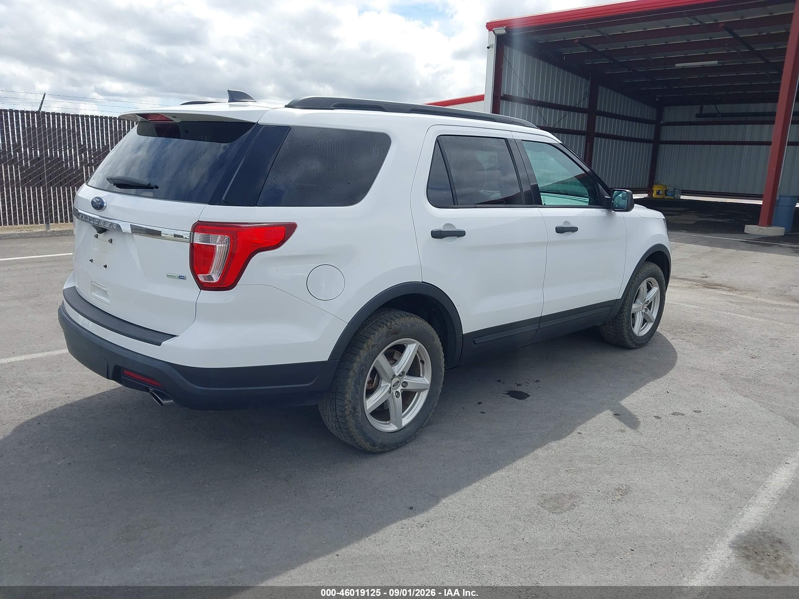 2018 Ford Explorer   Белый vin: 1FM5K8BH8JGC45215