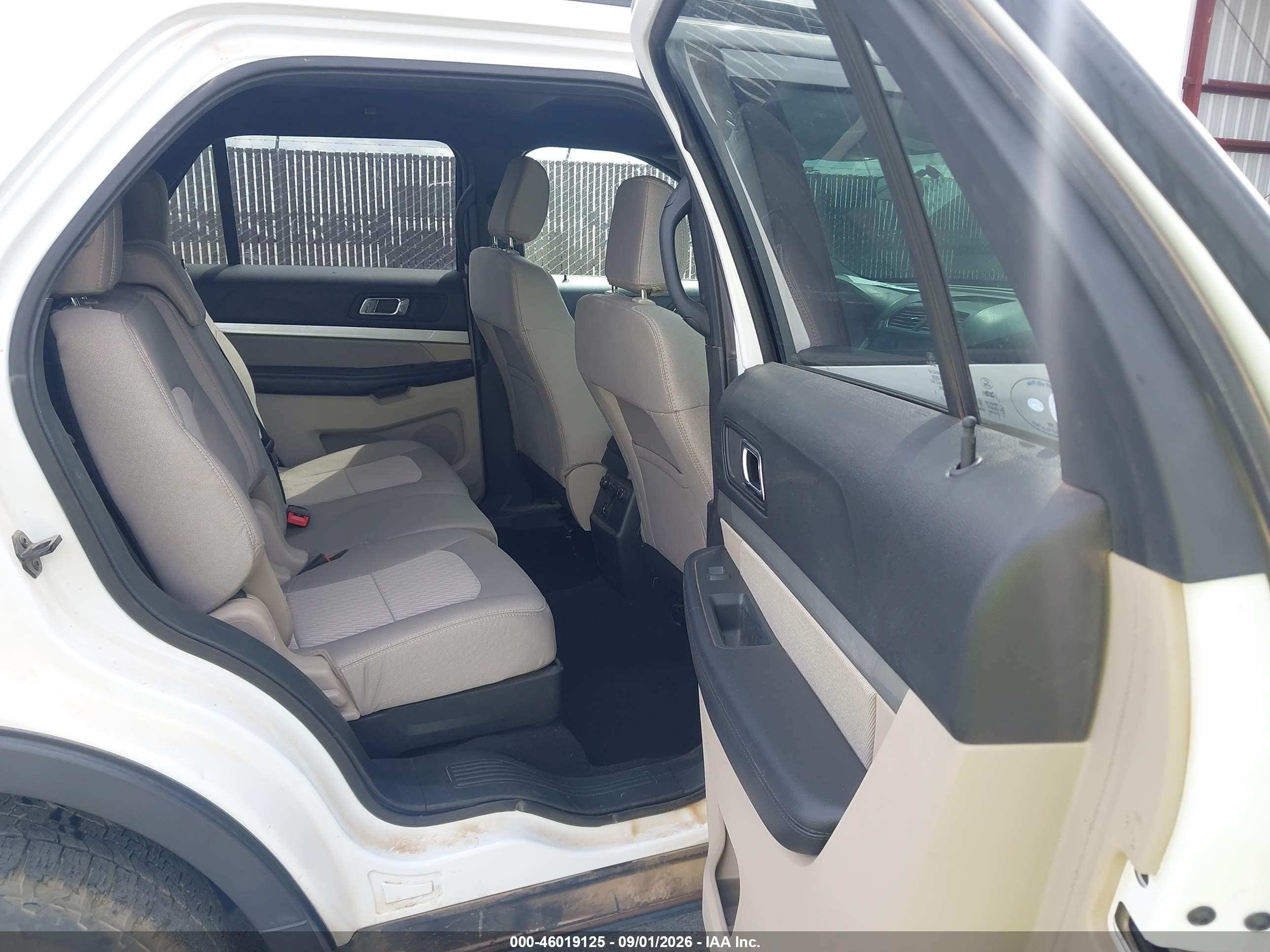 2018 Ford Explorer   Белый vin: 1FM5K8BH8JGC45215