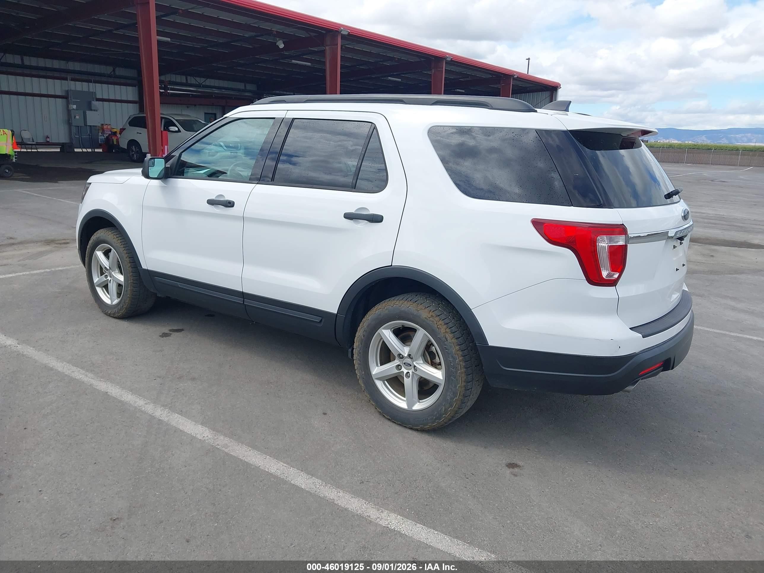 2018 Ford Explorer   Белый vin: 1FM5K8BH8JGC45215