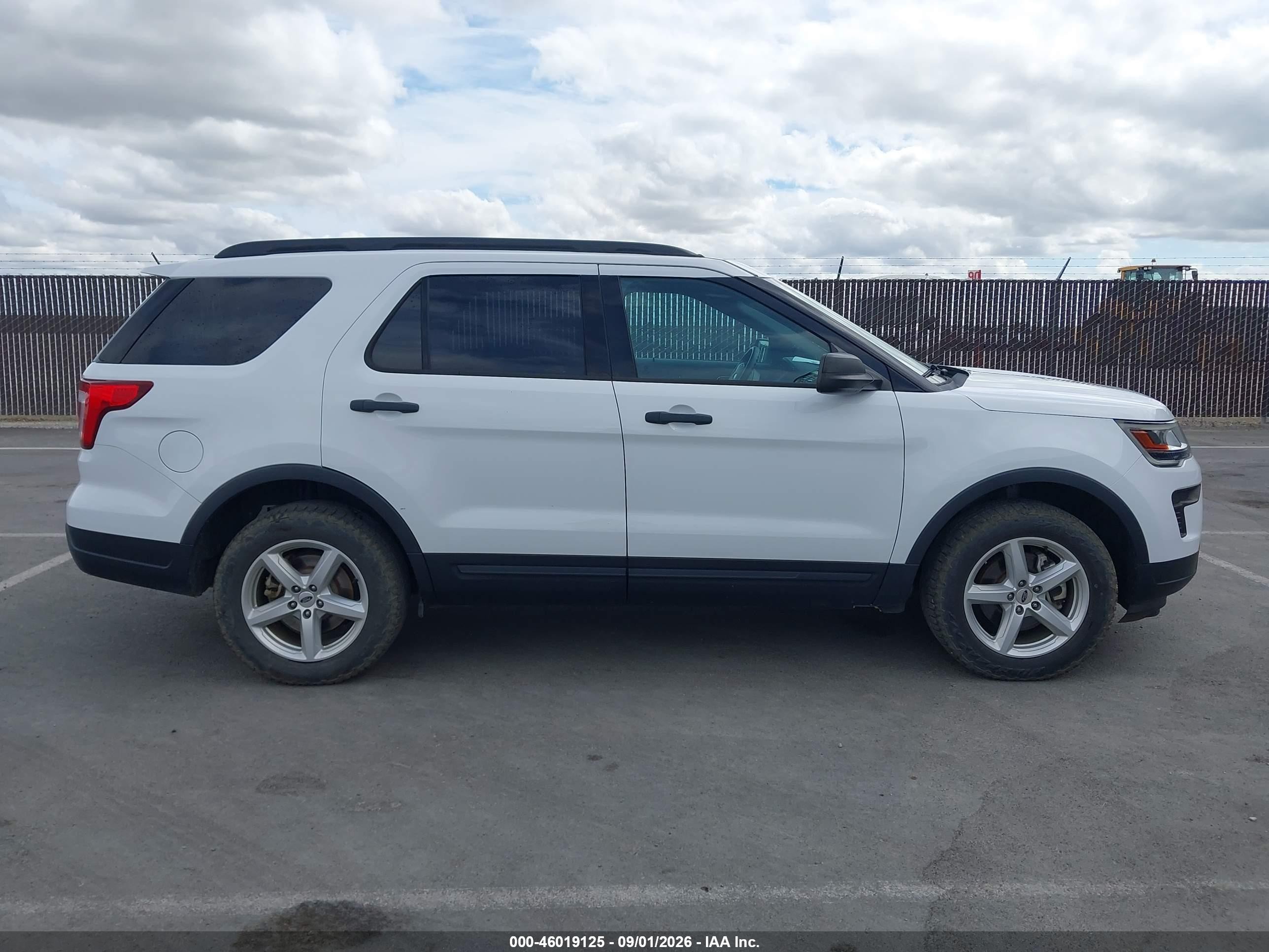 2018 Ford Explorer   Белый vin: 1FM5K8BH8JGC45215