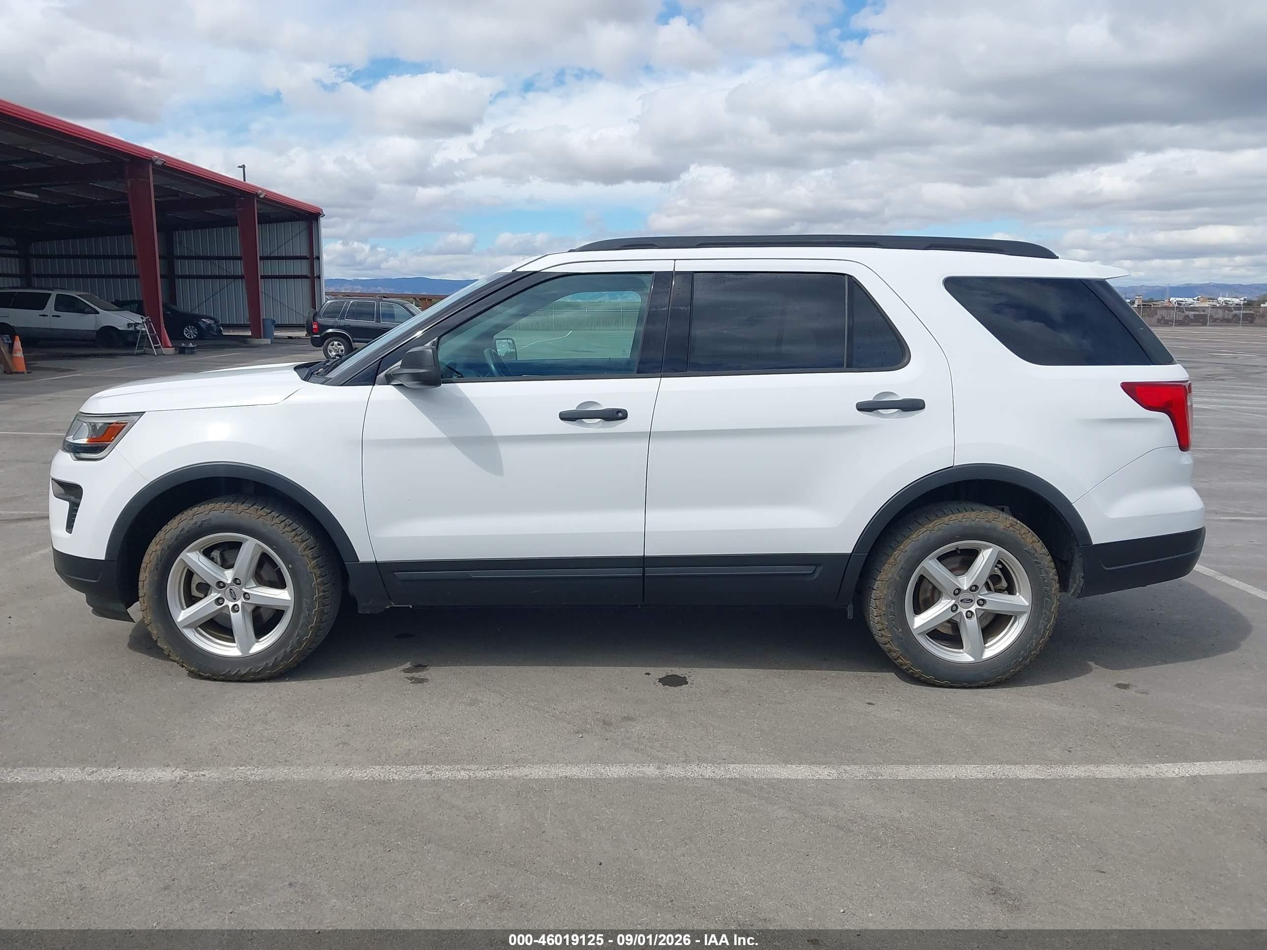 2018 Ford Explorer   Белый vin: 1FM5K8BH8JGC45215