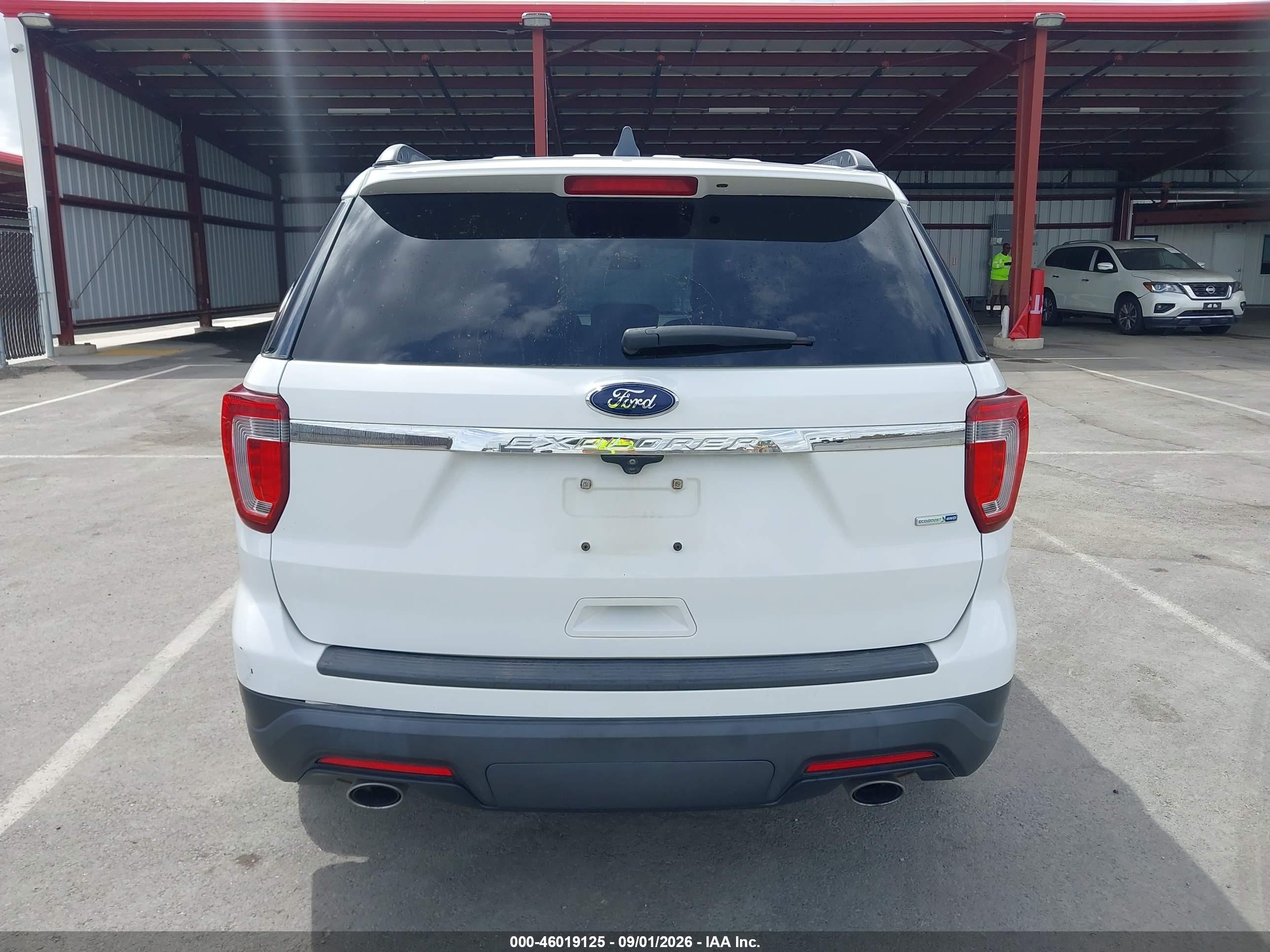 2018 Ford Explorer   Белый vin: 1FM5K8BH8JGC45215