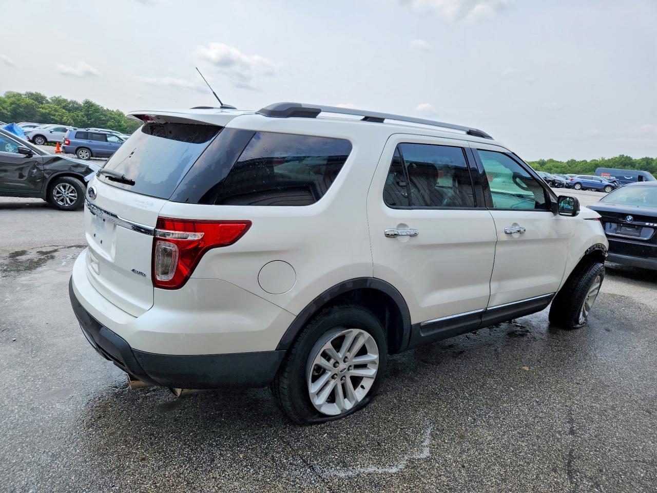 2013 Ford Explorer Xlt White vin: 1FM5K8D80DGA77829