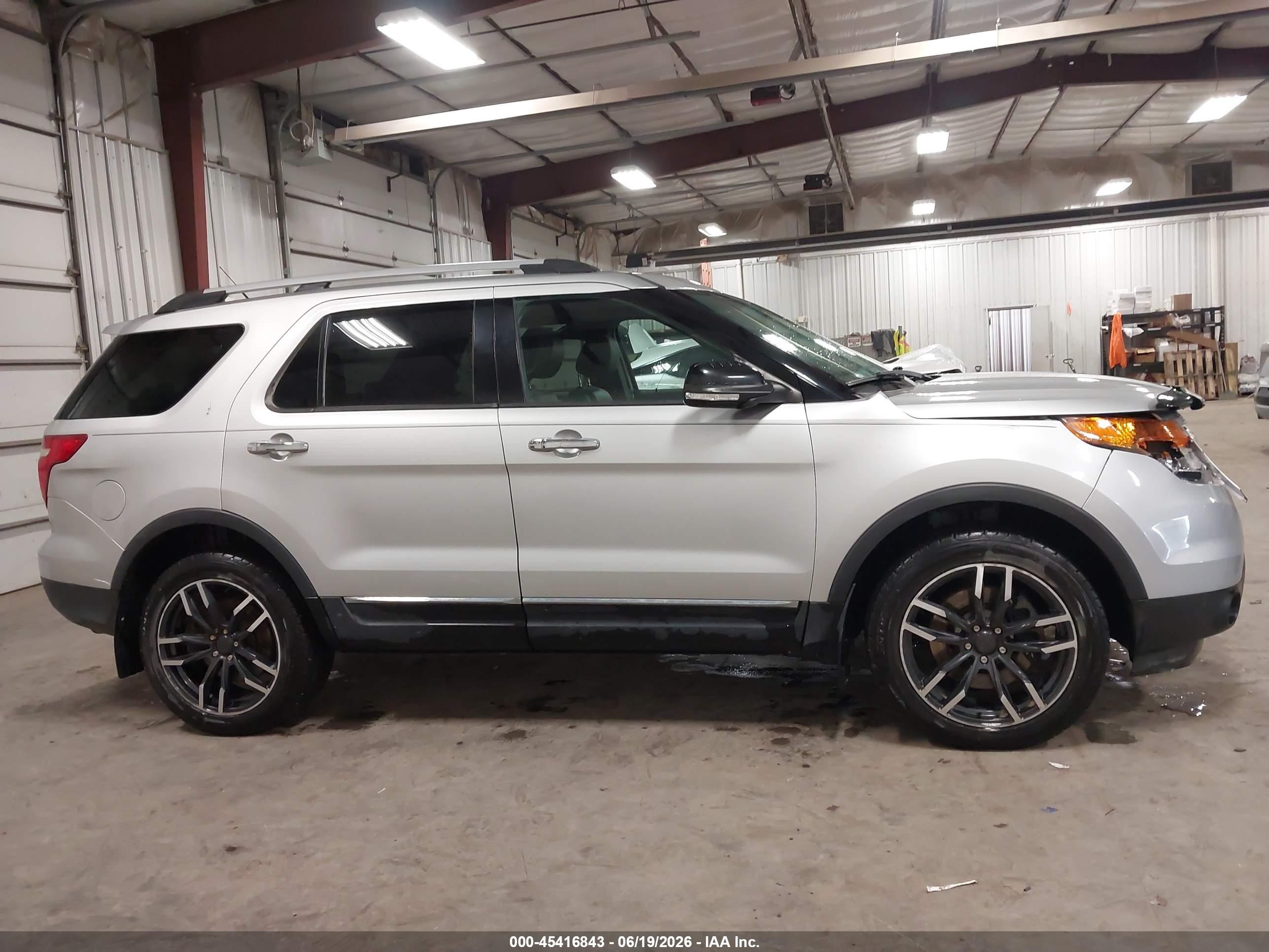 2015 Ford Explorer Xlt Silver vin: 1FM5K8D80FGA26074