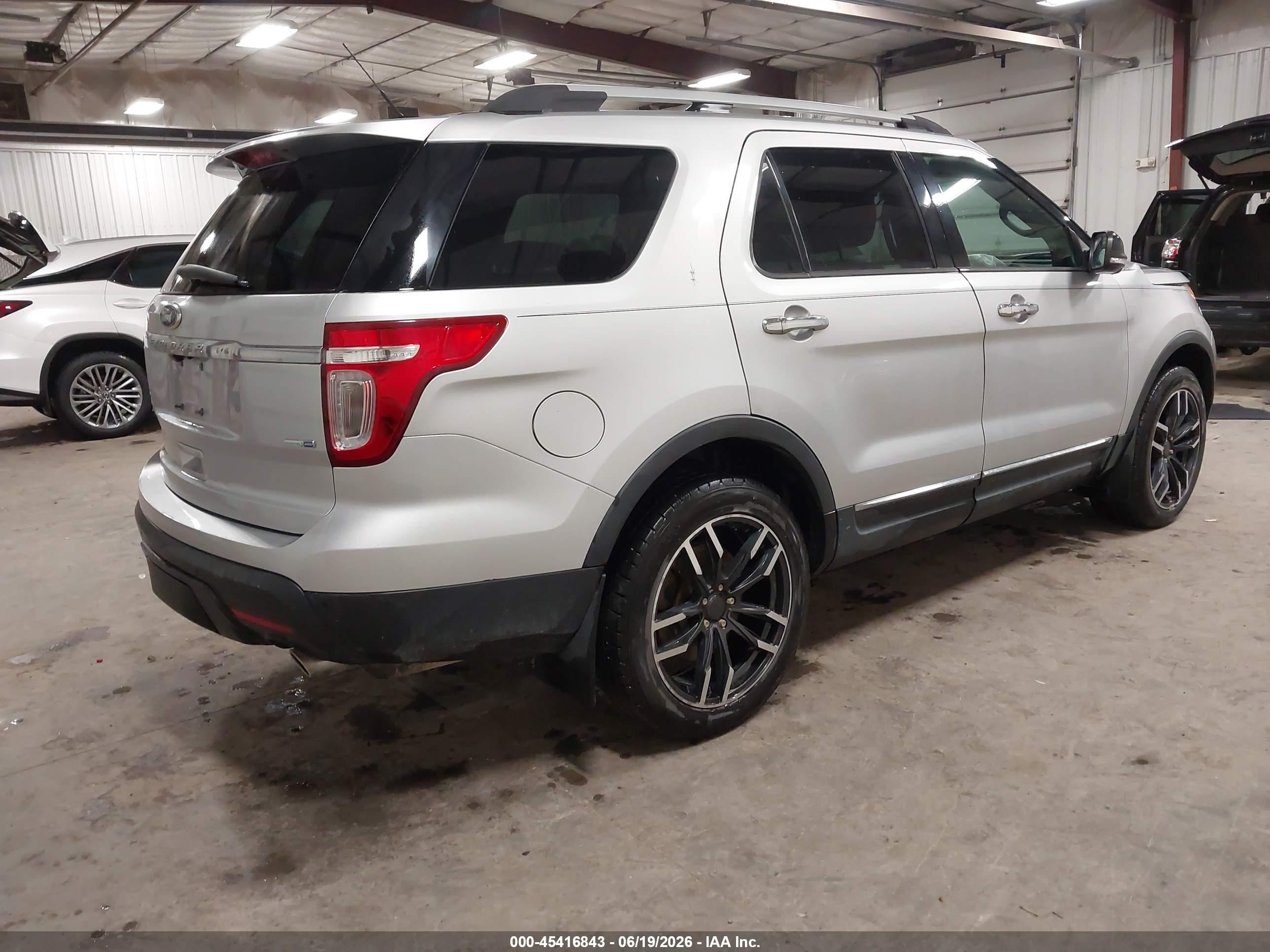 2015 Ford Explorer Xlt Silver vin: 1FM5K8D80FGA26074