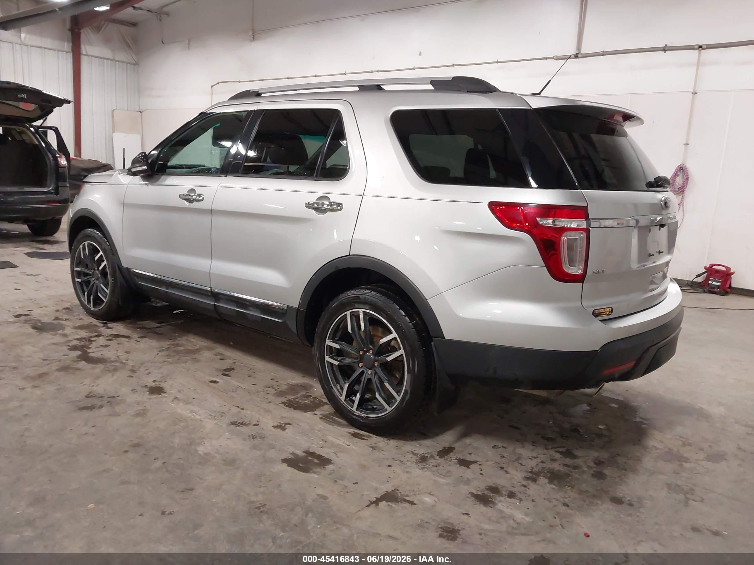 2015 Ford Explorer Xlt Silver vin: 1FM5K8D80FGA26074
