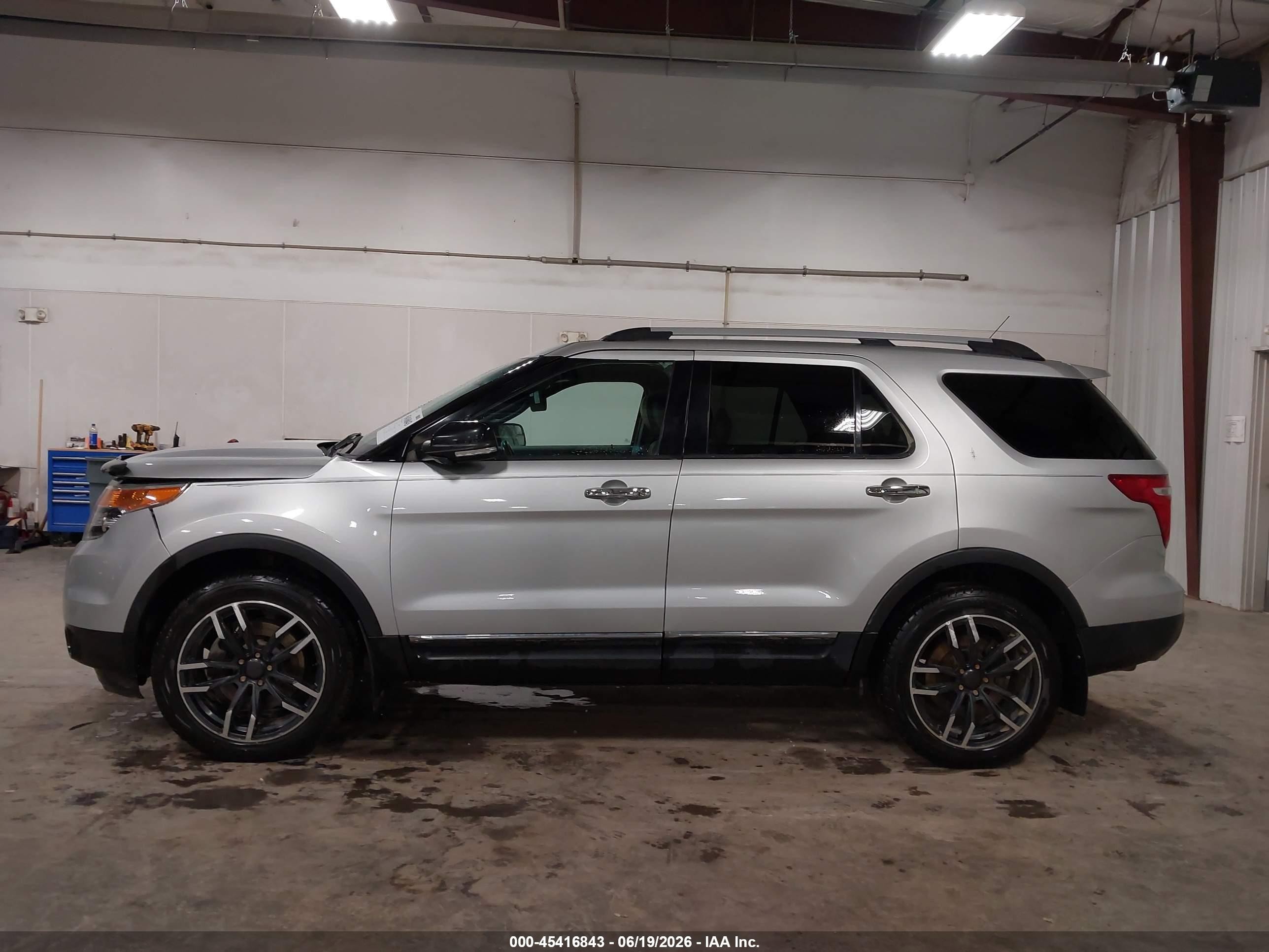 2015 Ford Explorer Xlt Silver vin: 1FM5K8D80FGA26074