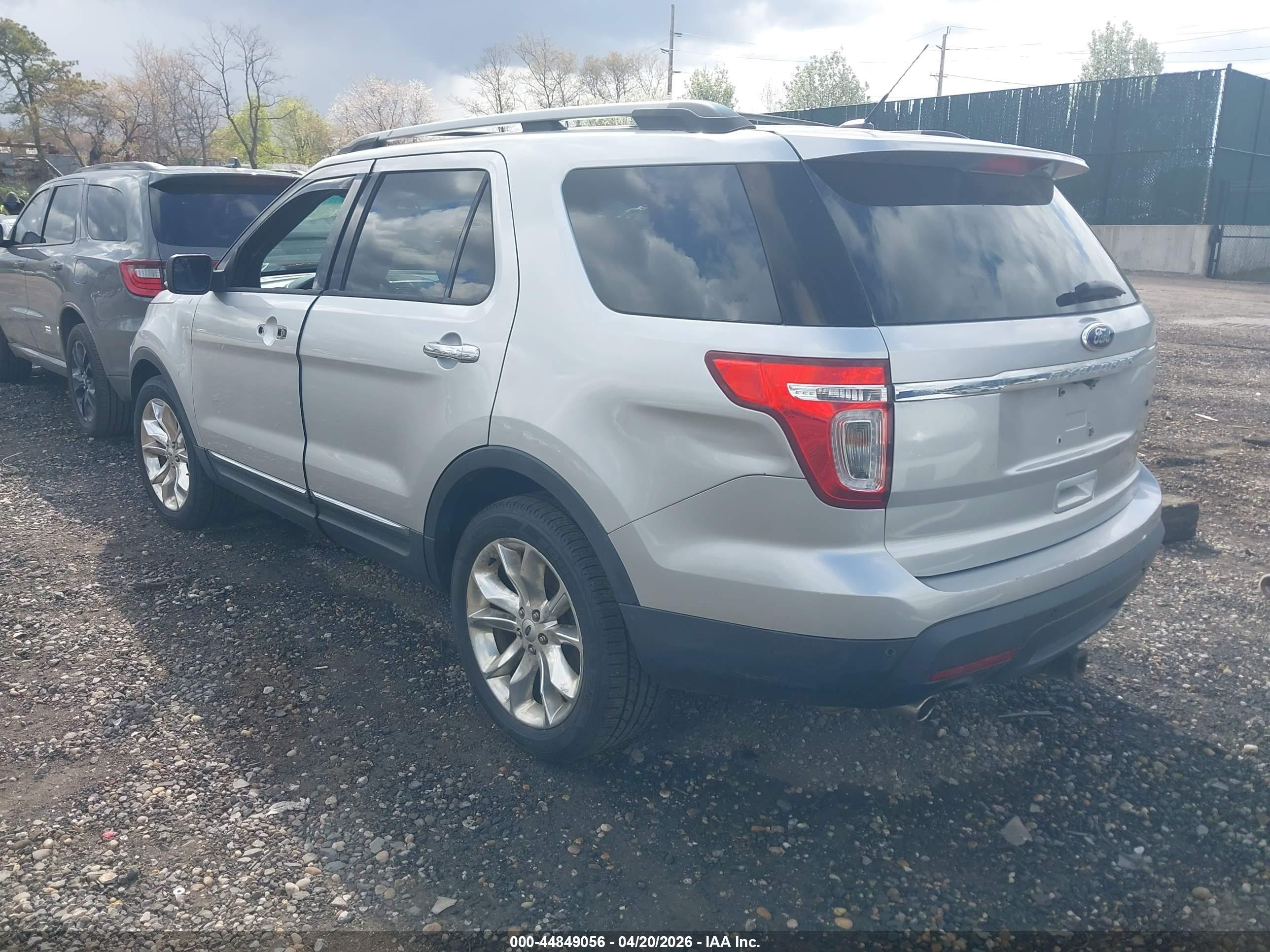 2015 Ford Explorer Xlt White vin: 1FM5K8D80FGA81141