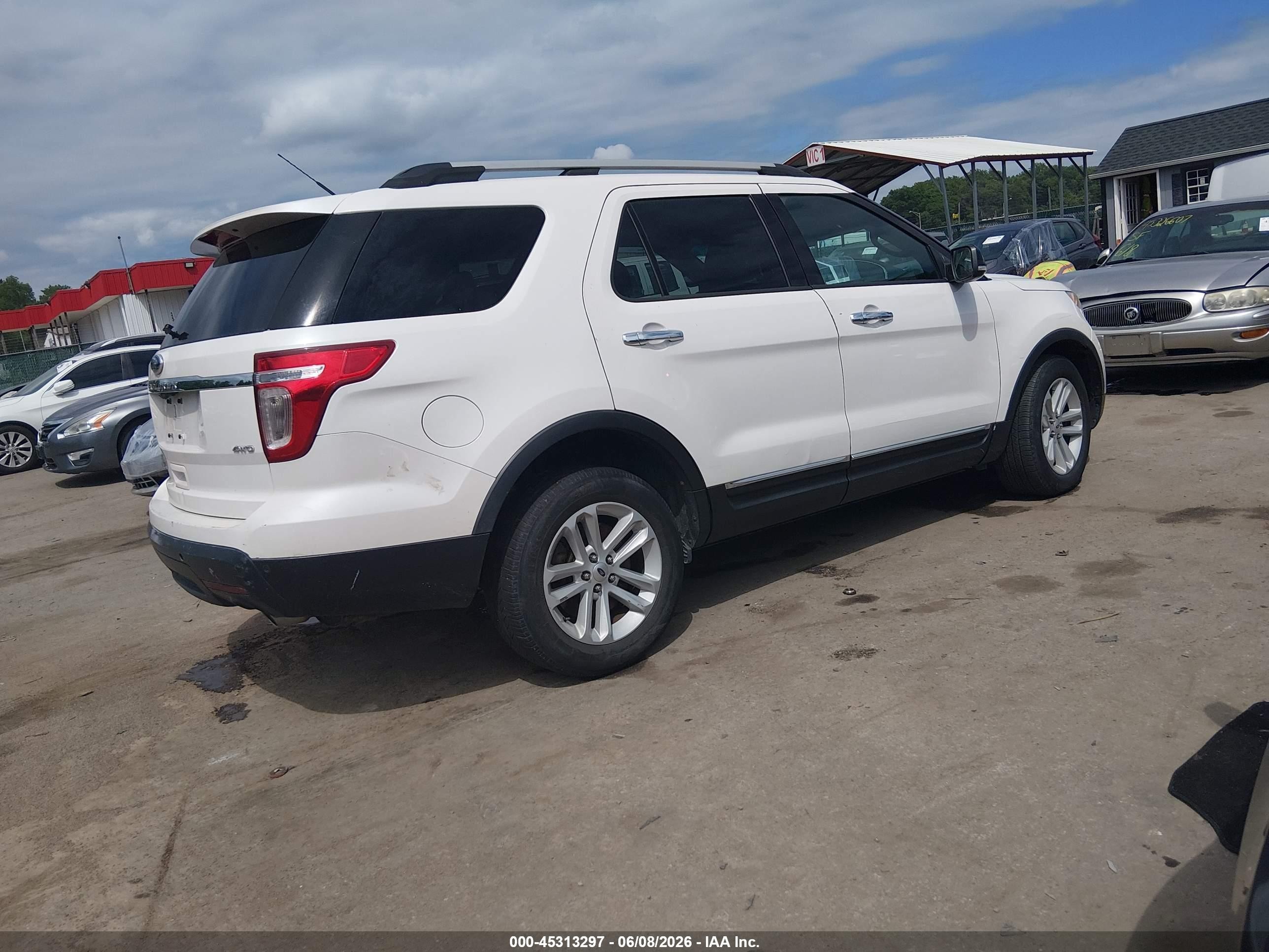 2013 Ford Explorer Xlt White vin: 1FM5K8D81DGC03888