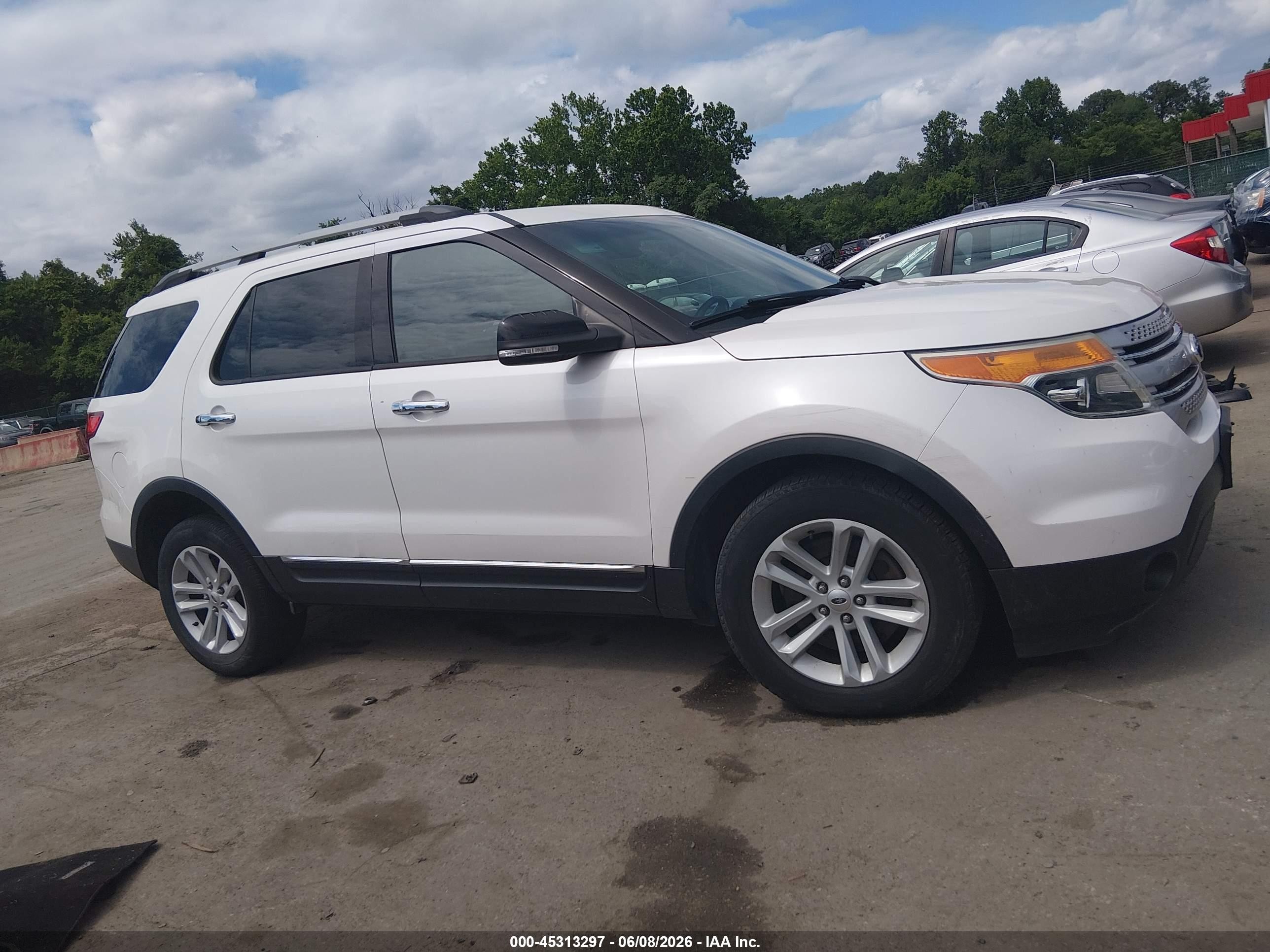 2013 Ford Explorer Xlt White vin: 1FM5K8D81DGC03888