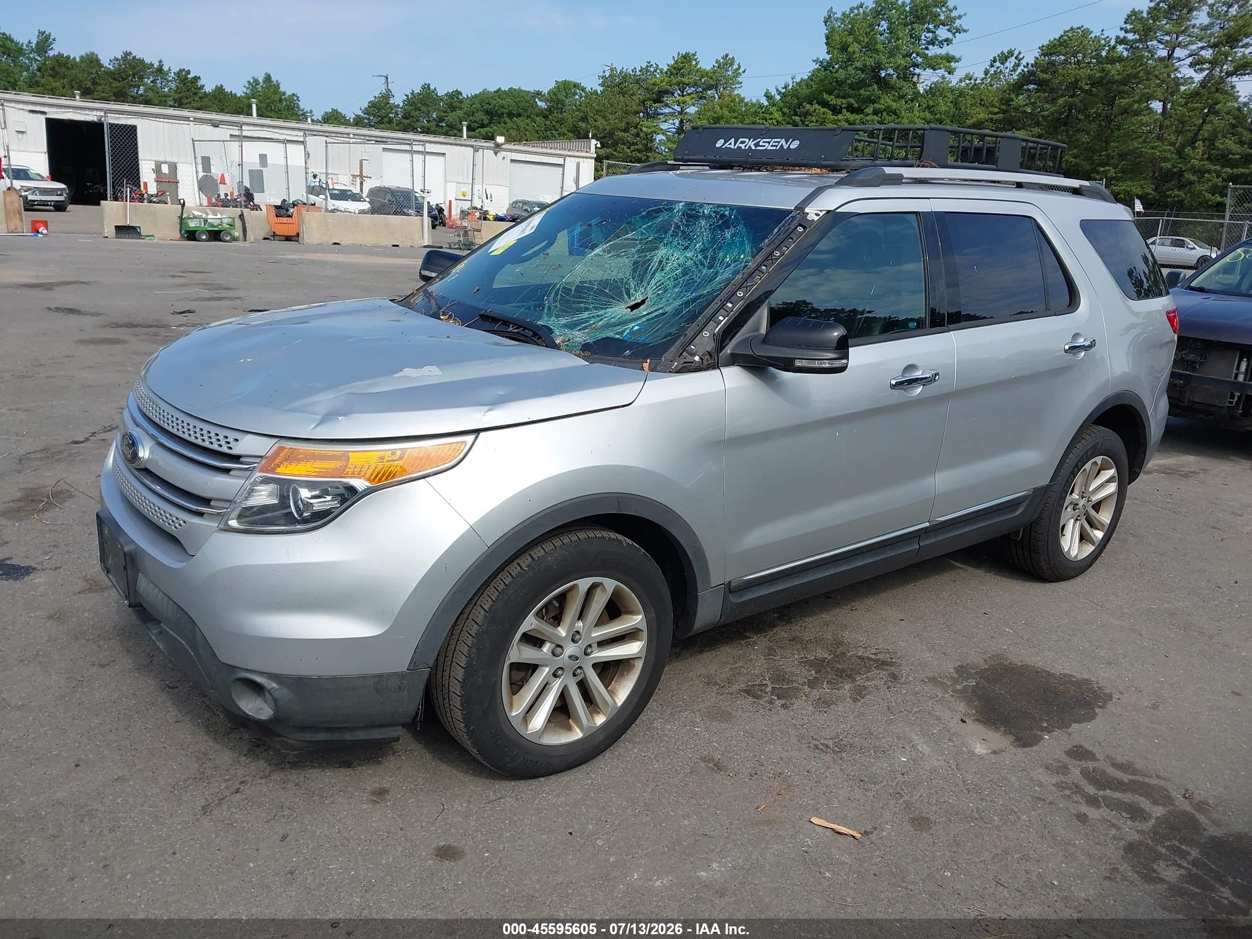 2014 Ford Explorer Xlt Silver vin: 1FM5K8D81EGA83771