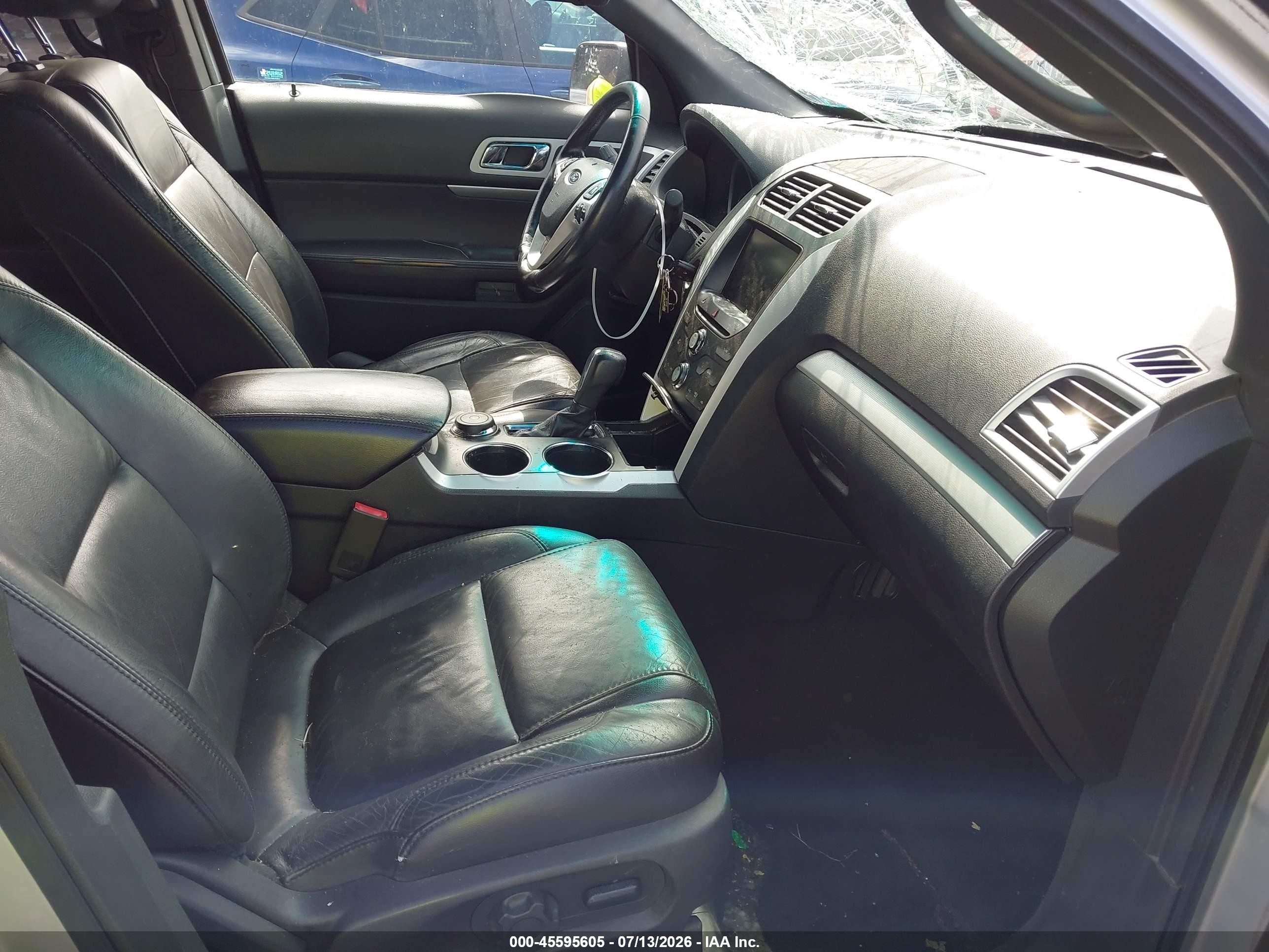 2014 Ford Explorer Xlt Silver vin: 1FM5K8D81EGA83771