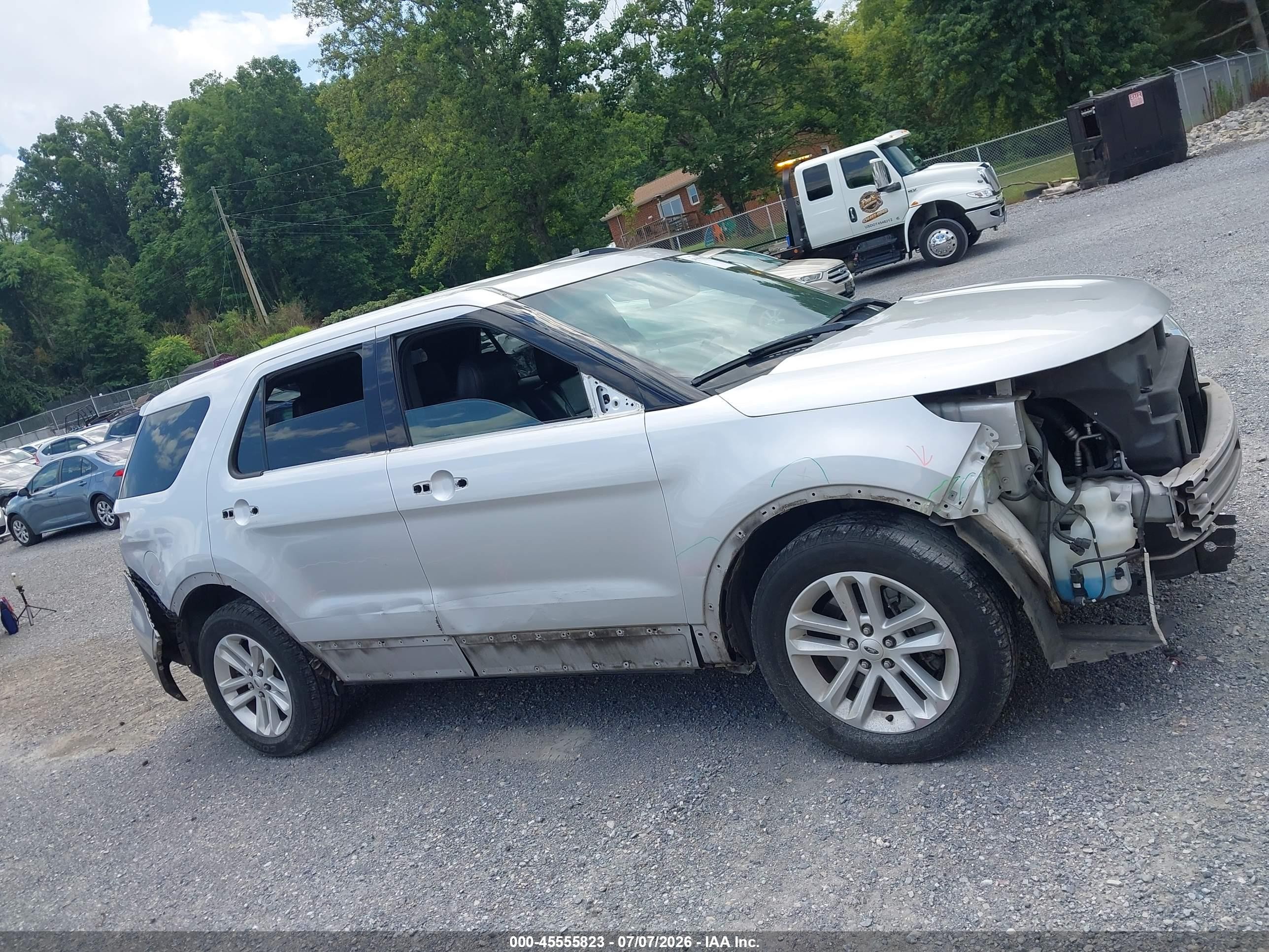 2014 Ford Explorer Xlt Silver vin: 1FM5K8D82EGA06004