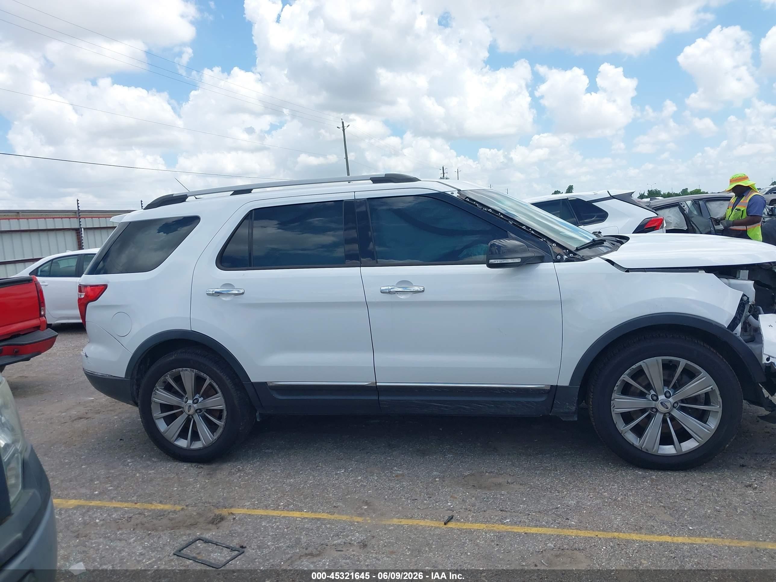 2014 Ford Explorer Xlt White vin: 1FM5K8D82EGA44204