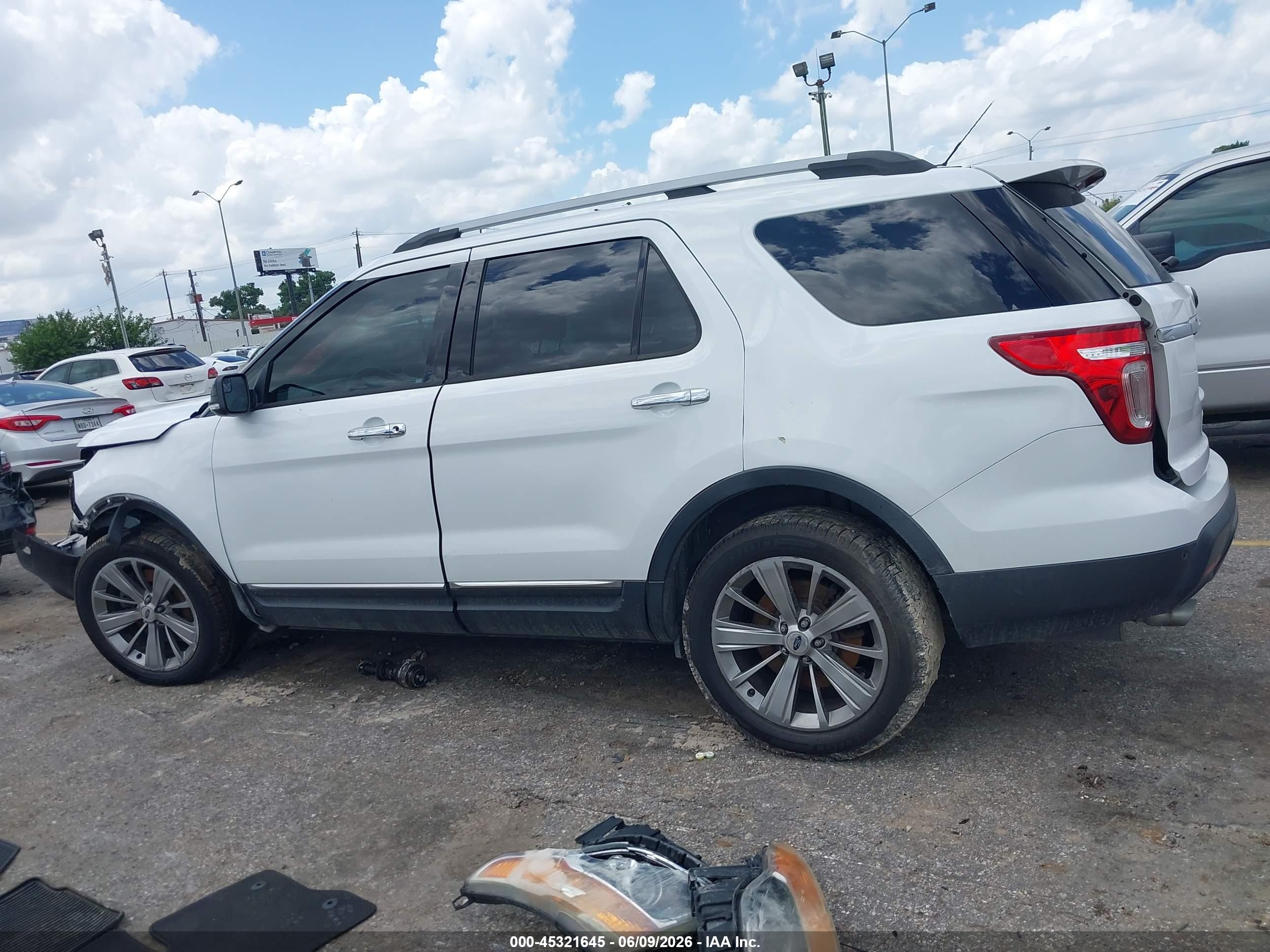2014 Ford Explorer Xlt White vin: 1FM5K8D82EGA44204