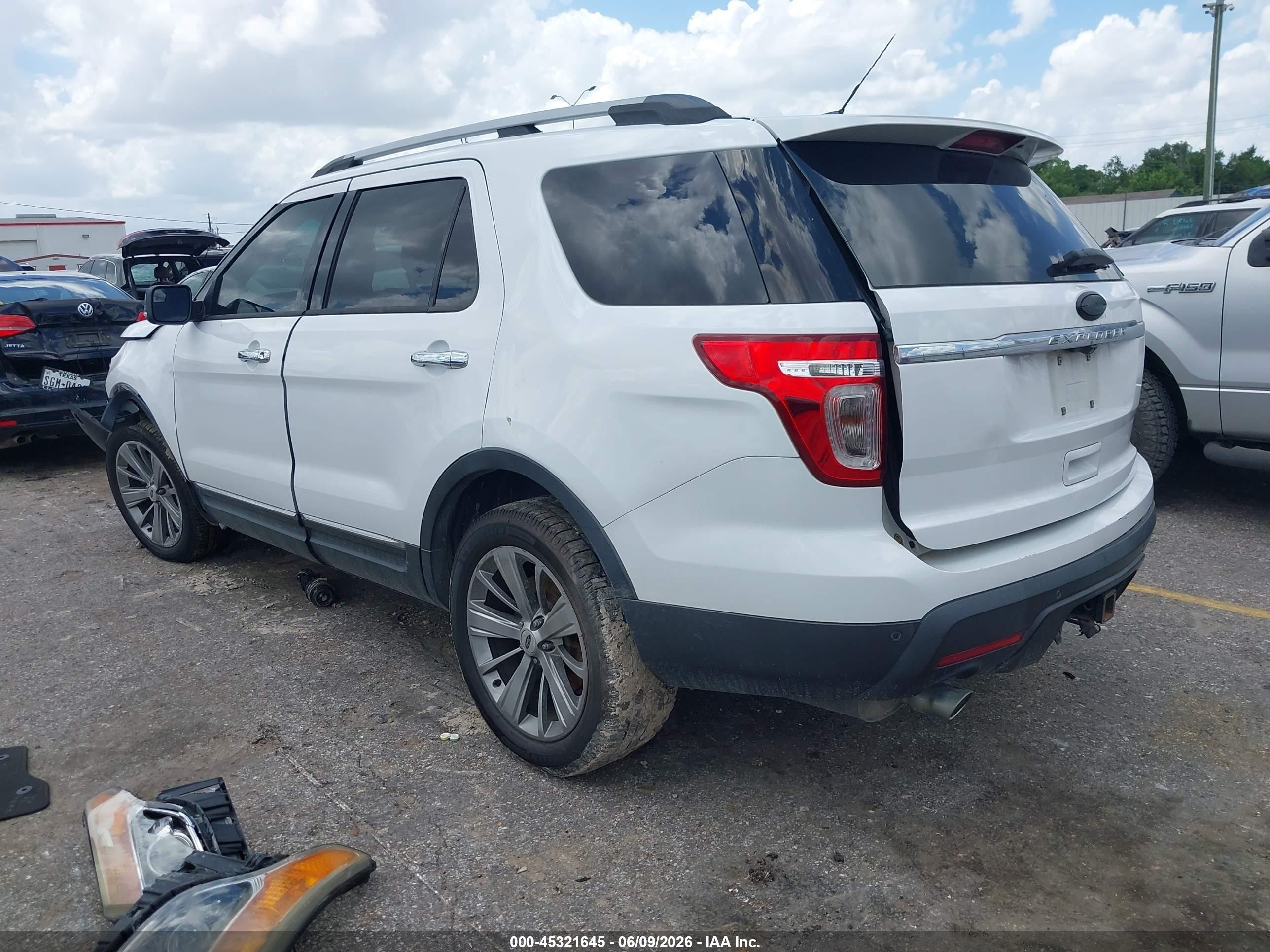 2014 Ford Explorer Xlt White vin: 1FM5K8D82EGA44204