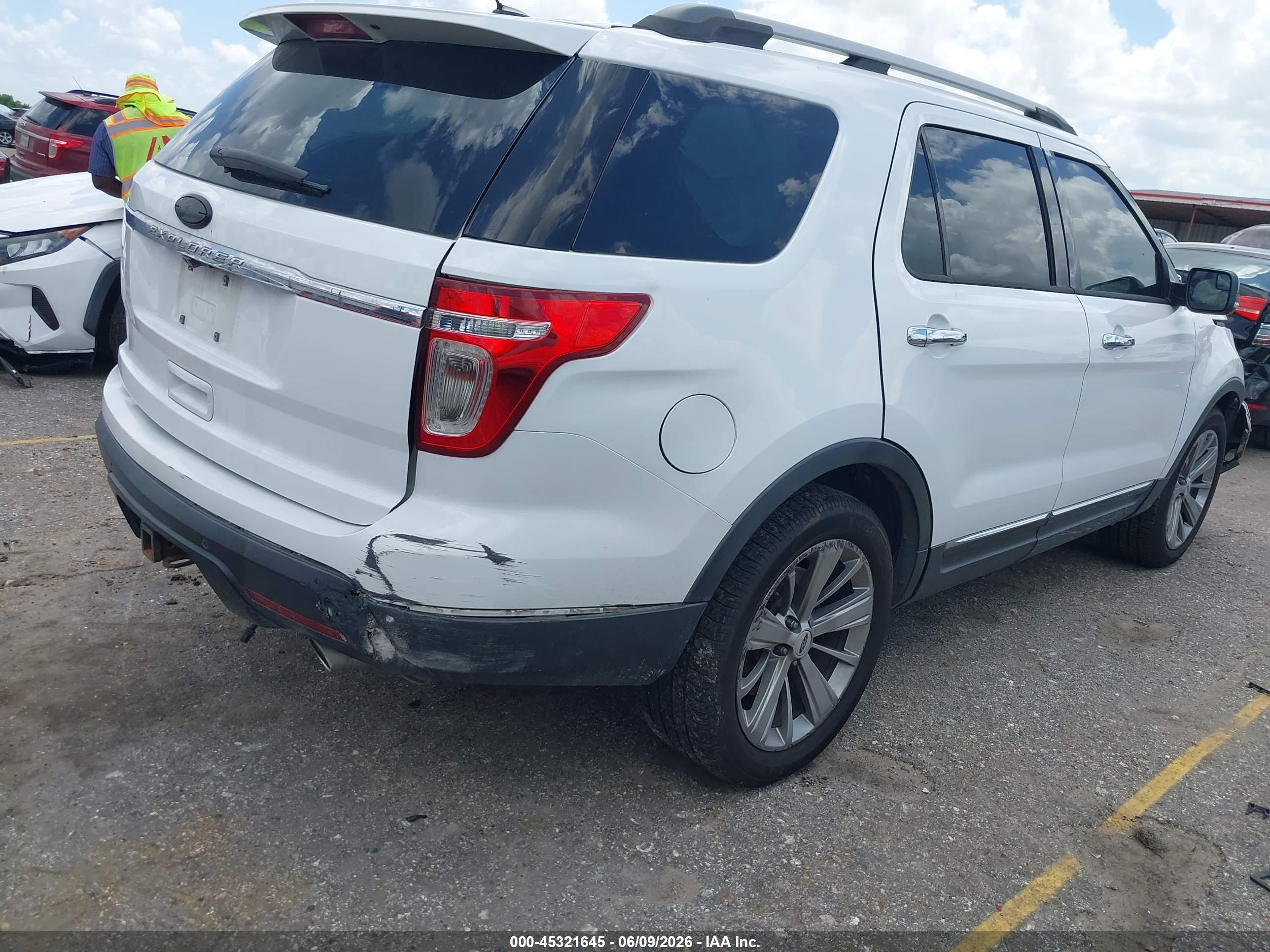 2014 Ford Explorer Xlt White vin: 1FM5K8D82EGA44204
