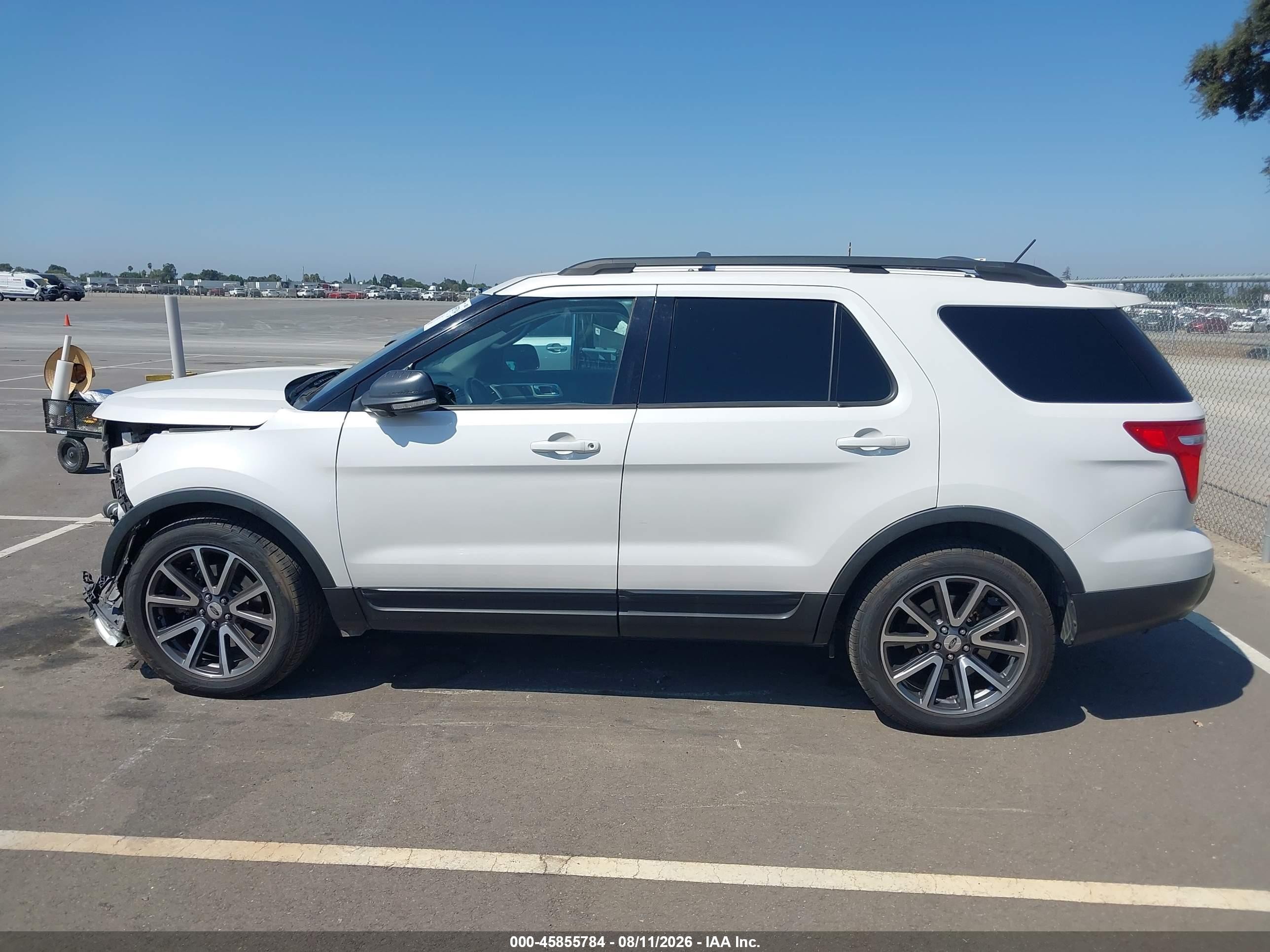 2015 Ford Explorer Xlt White vin: 1FM5K8D82FGA03766