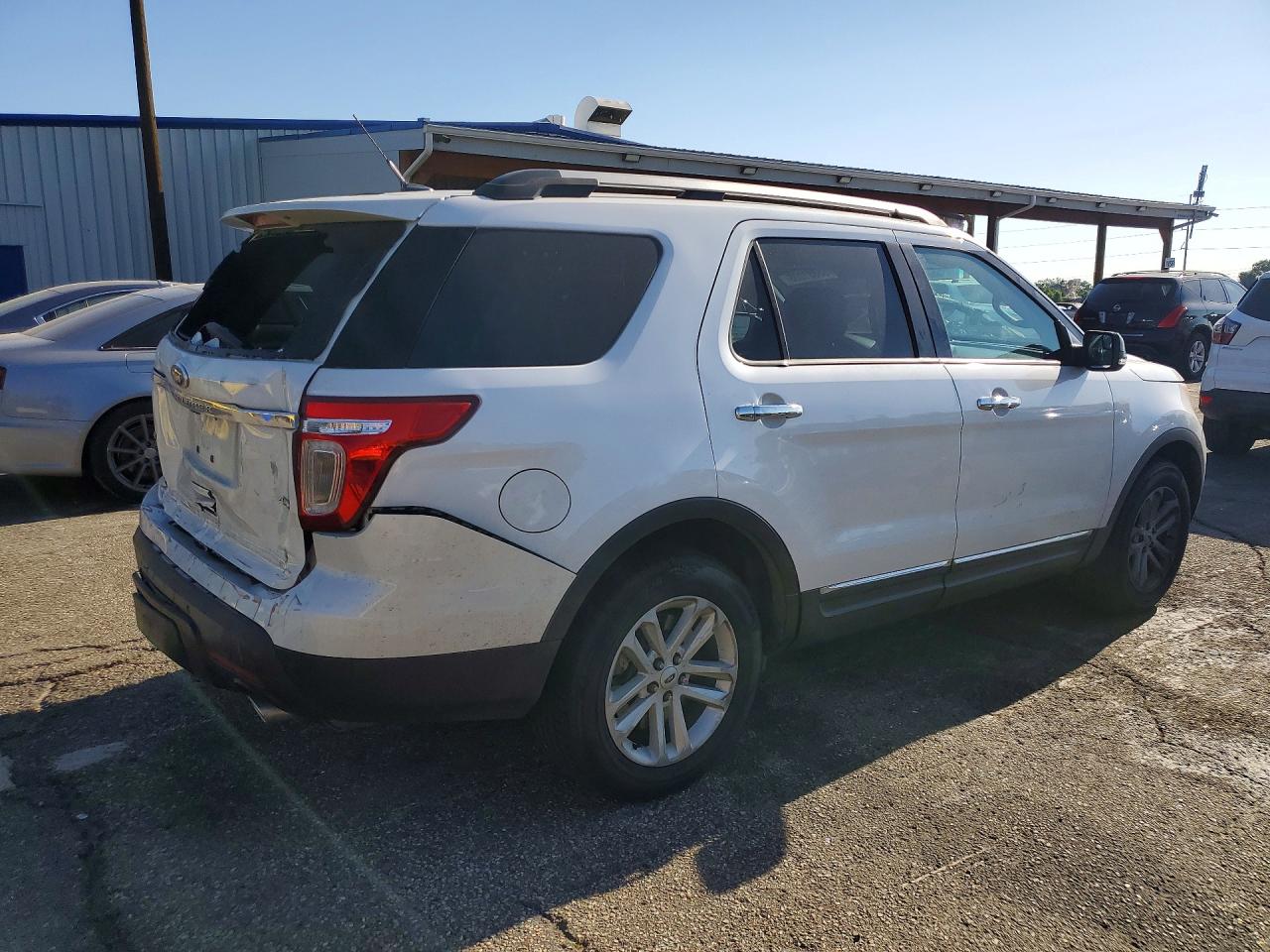 2015 Ford Explorer Xlt White vin: 1FM5K8D82FGA41174