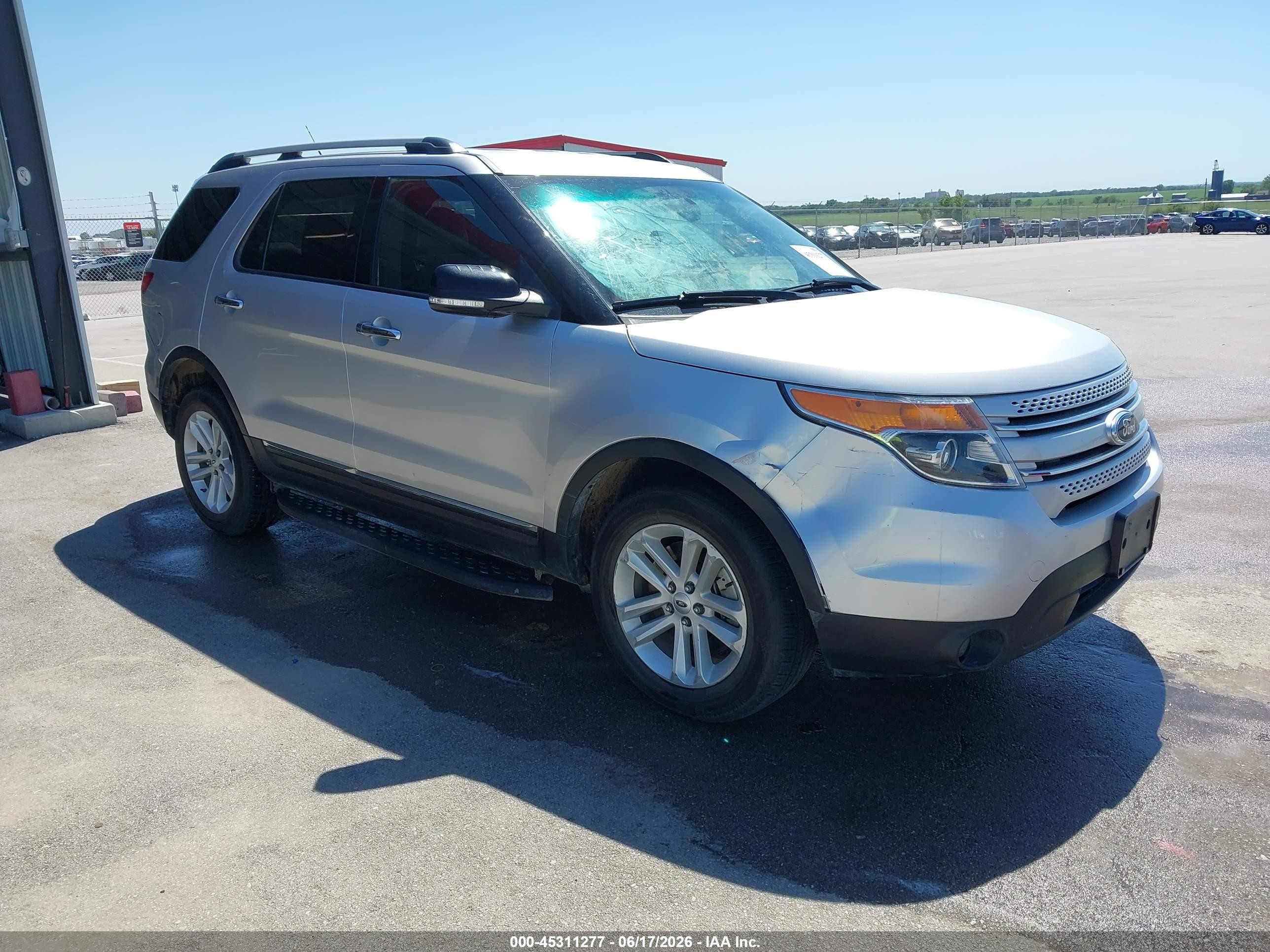 2014 Ford Explorer Xlt Silver vin: 1FM5K8D83EGA22907
