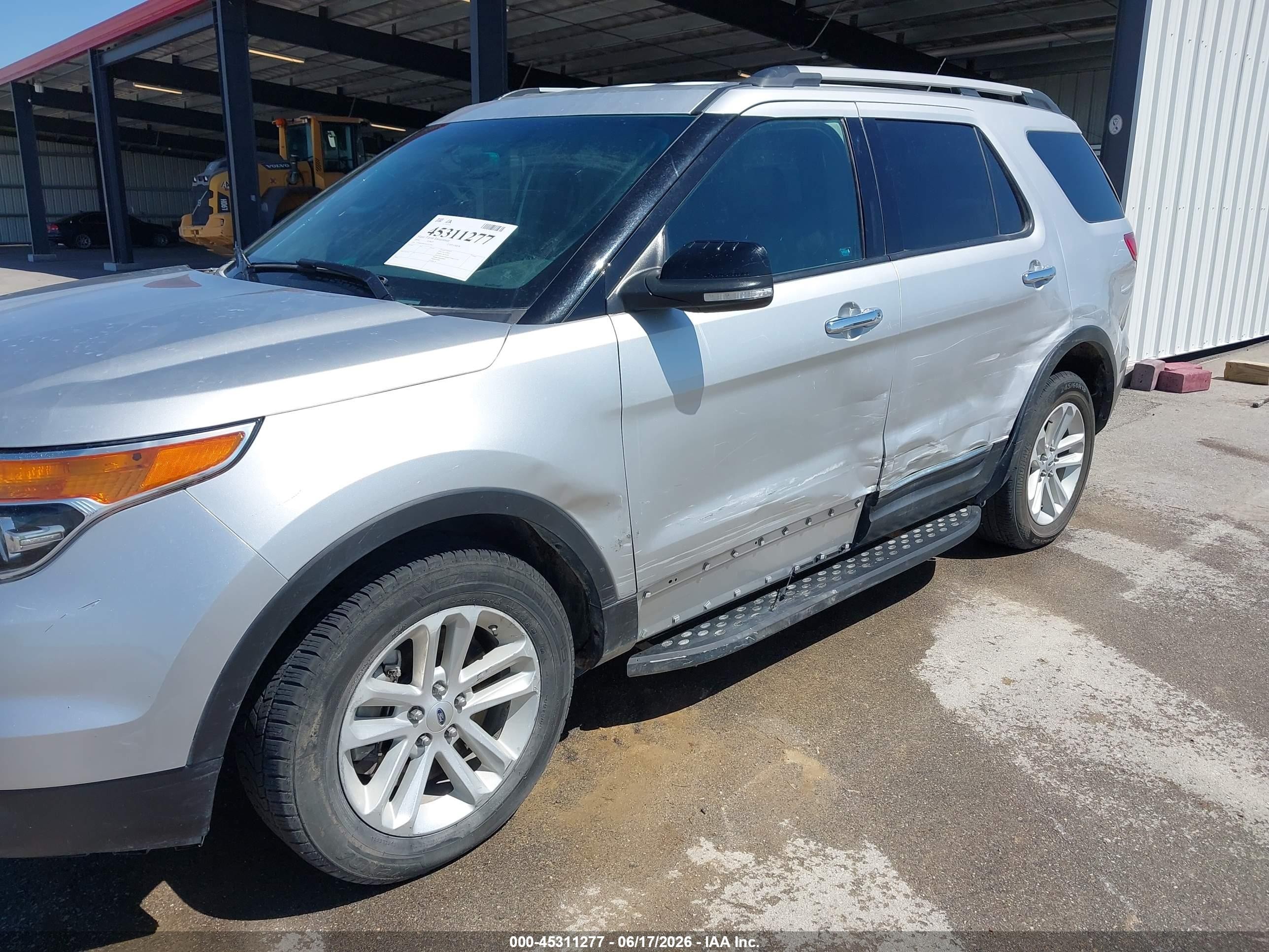 2014 Ford Explorer Xlt Silver vin: 1FM5K8D83EGA22907