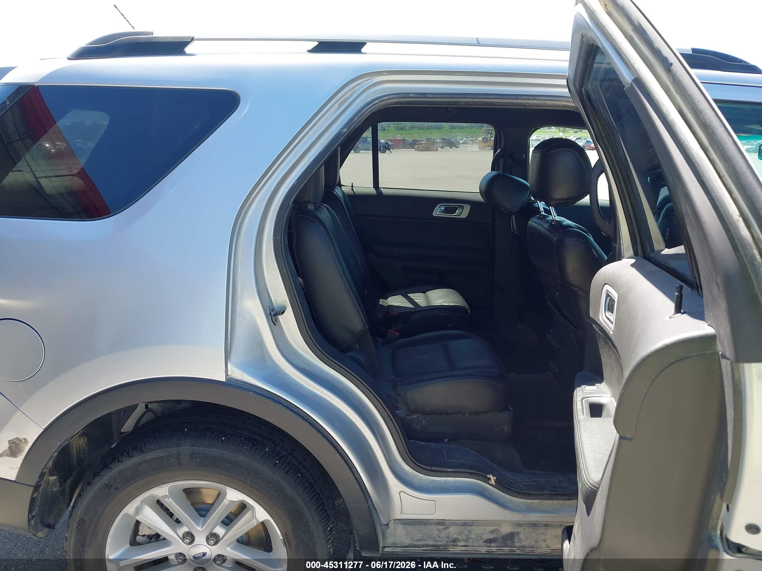 2014 Ford Explorer Xlt Silver vin: 1FM5K8D83EGA22907