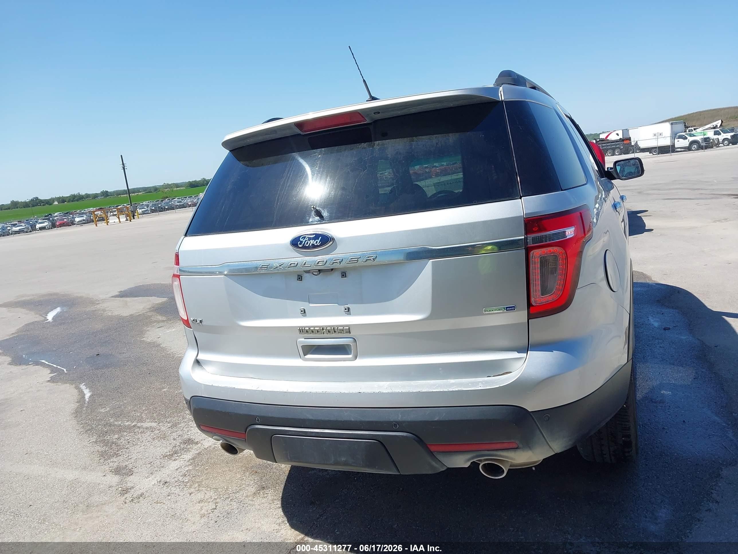 2014 Ford Explorer Xlt Silver vin: 1FM5K8D83EGA22907