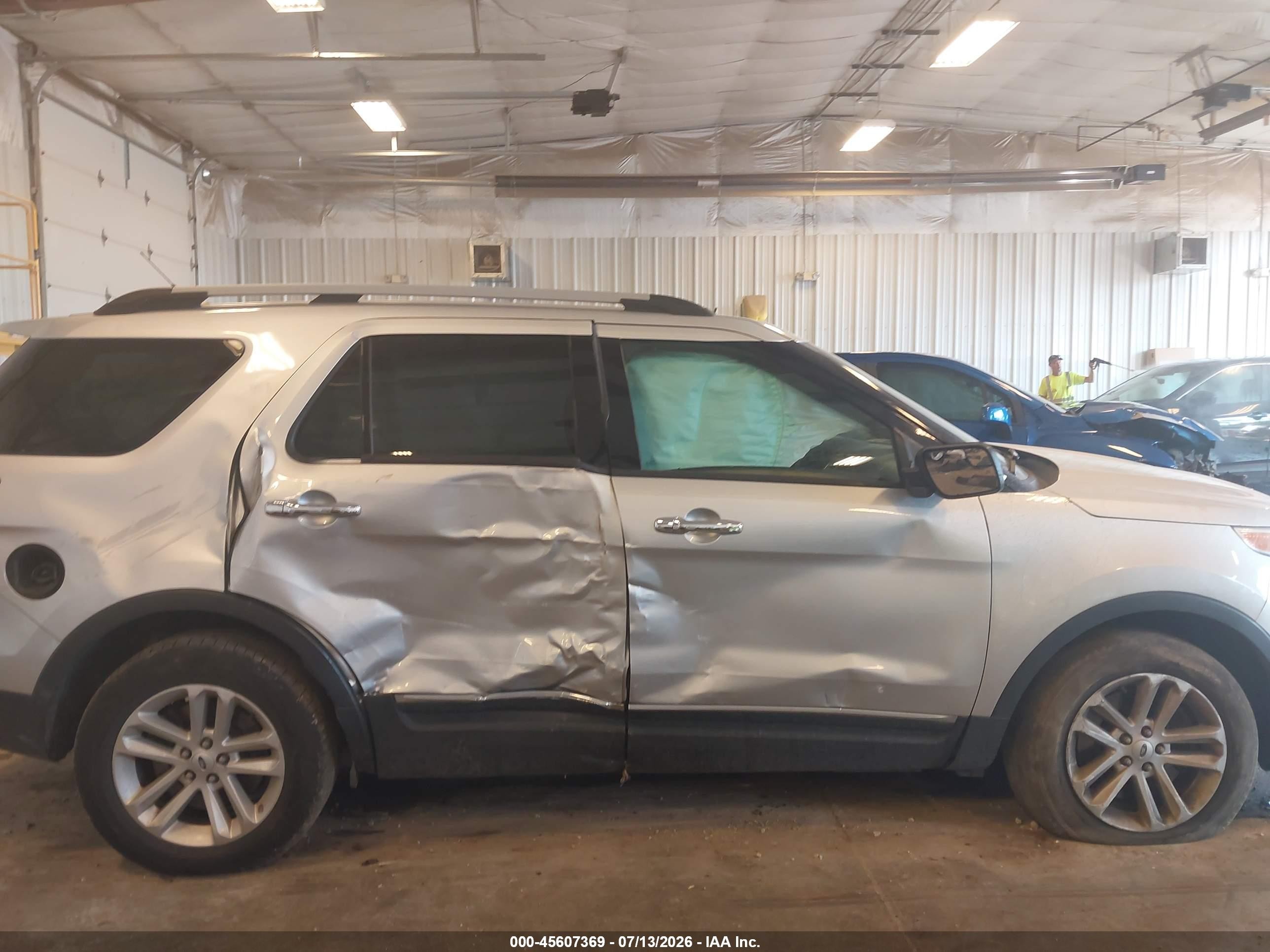 2014 Ford Explorer Xlt Silver vin: 1FM5K8D83EGA97588