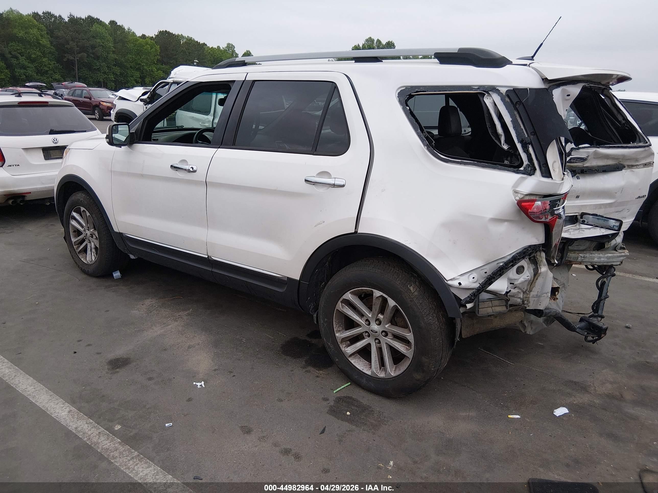 2015 Ford Explorer Xlt White vin: 1FM5K8D83FGA50126