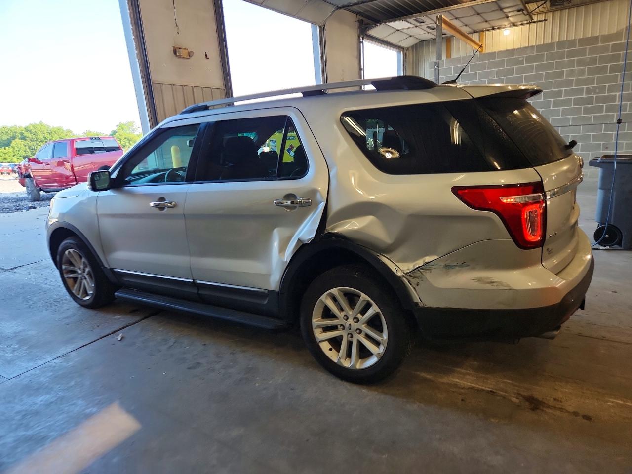 2015 Ford Explorer Xlt Серебряный vin: 1FM5K8D83FGB10955