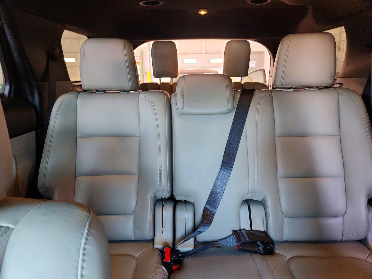 2015 Ford Explorer Xlt Серебряный vin: 1FM5K8D83FGB10955