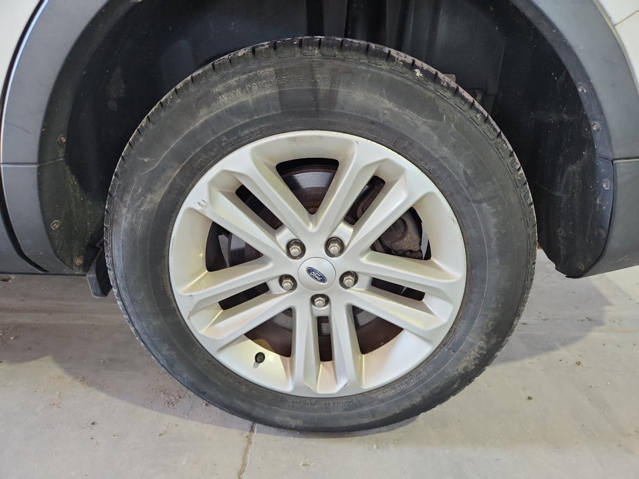 2013 Ford Explorer Xlt White vin: 1FM5K8D84DGC66824 Damage: Left Rear Wheel, Curb Rash, 5 To 6 Inches