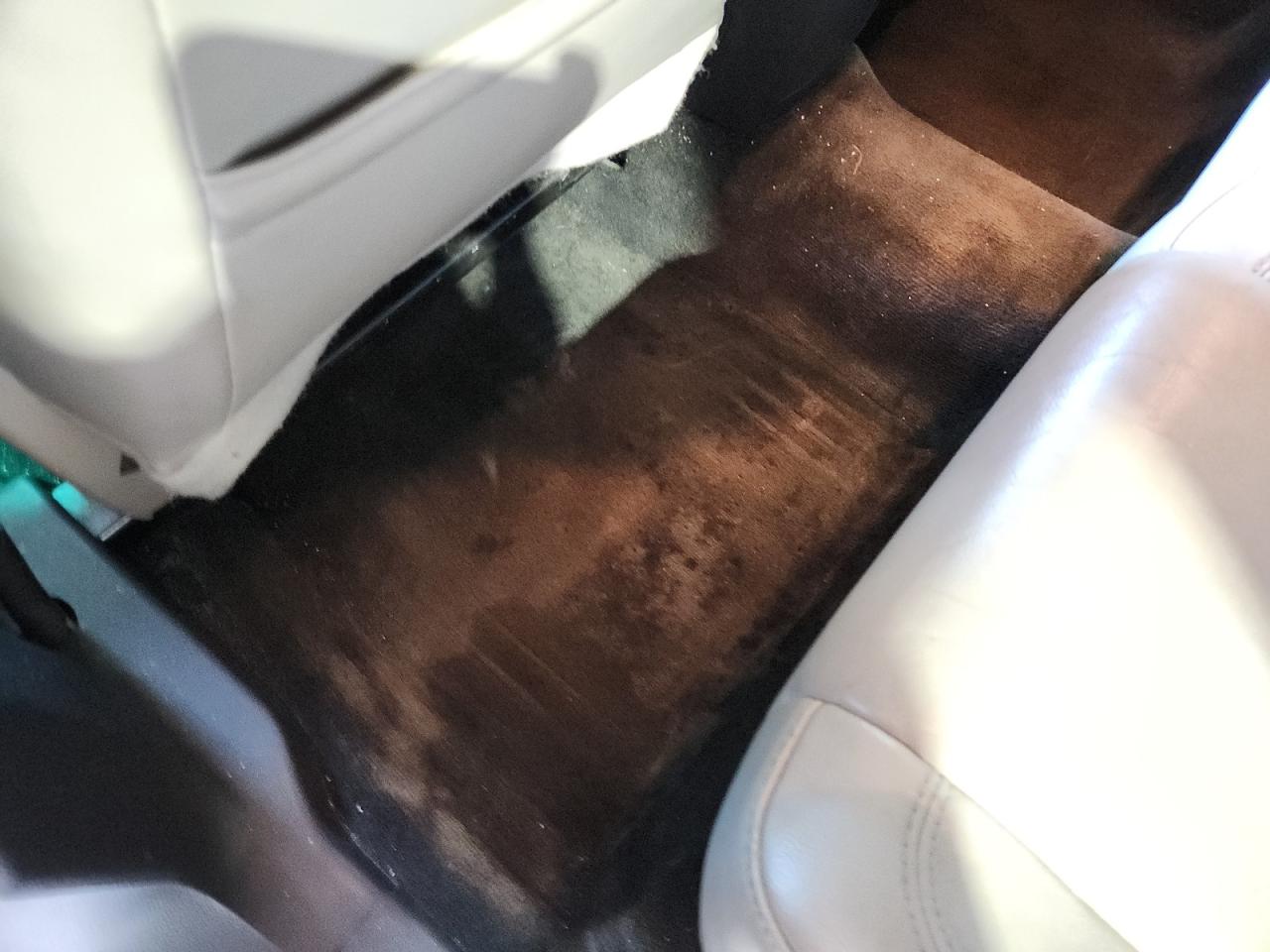 2013 Ford Explorer Xlt White vin: 1FM5K8D84DGC66824 Damage: Left Rear Carpet, Stained, Permanent