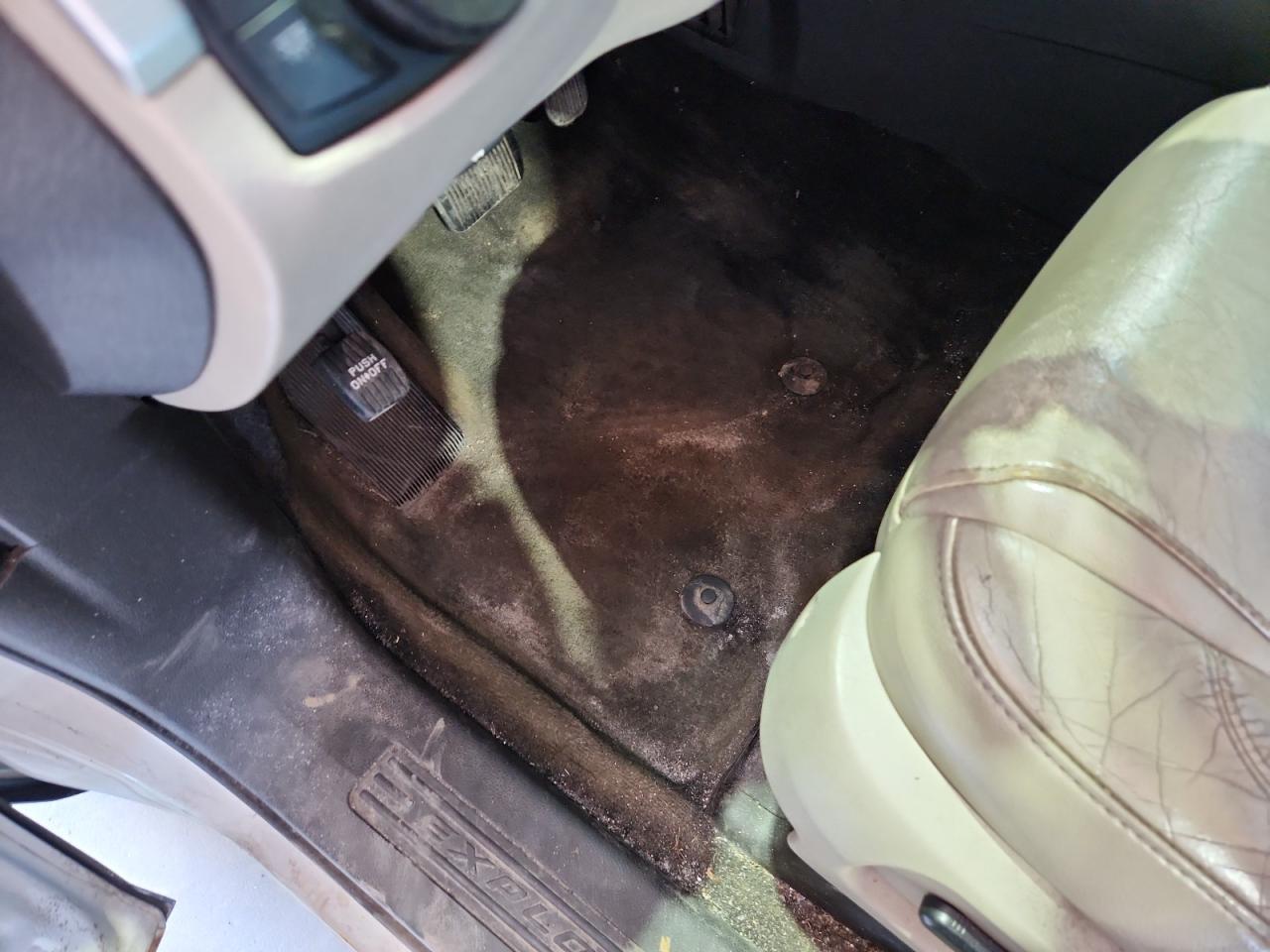 2013 Ford Explorer Xlt White vin: 1FM5K8D84DGC66824 Damage: Left Front Carpet, Stained, Permanent