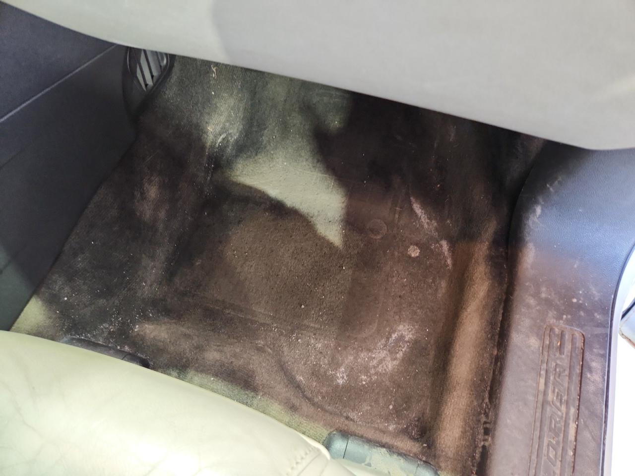 2013 Ford Explorer Xlt White vin: 1FM5K8D84DGC66824 Damage: Right Front Carpet, Stained, Permanent