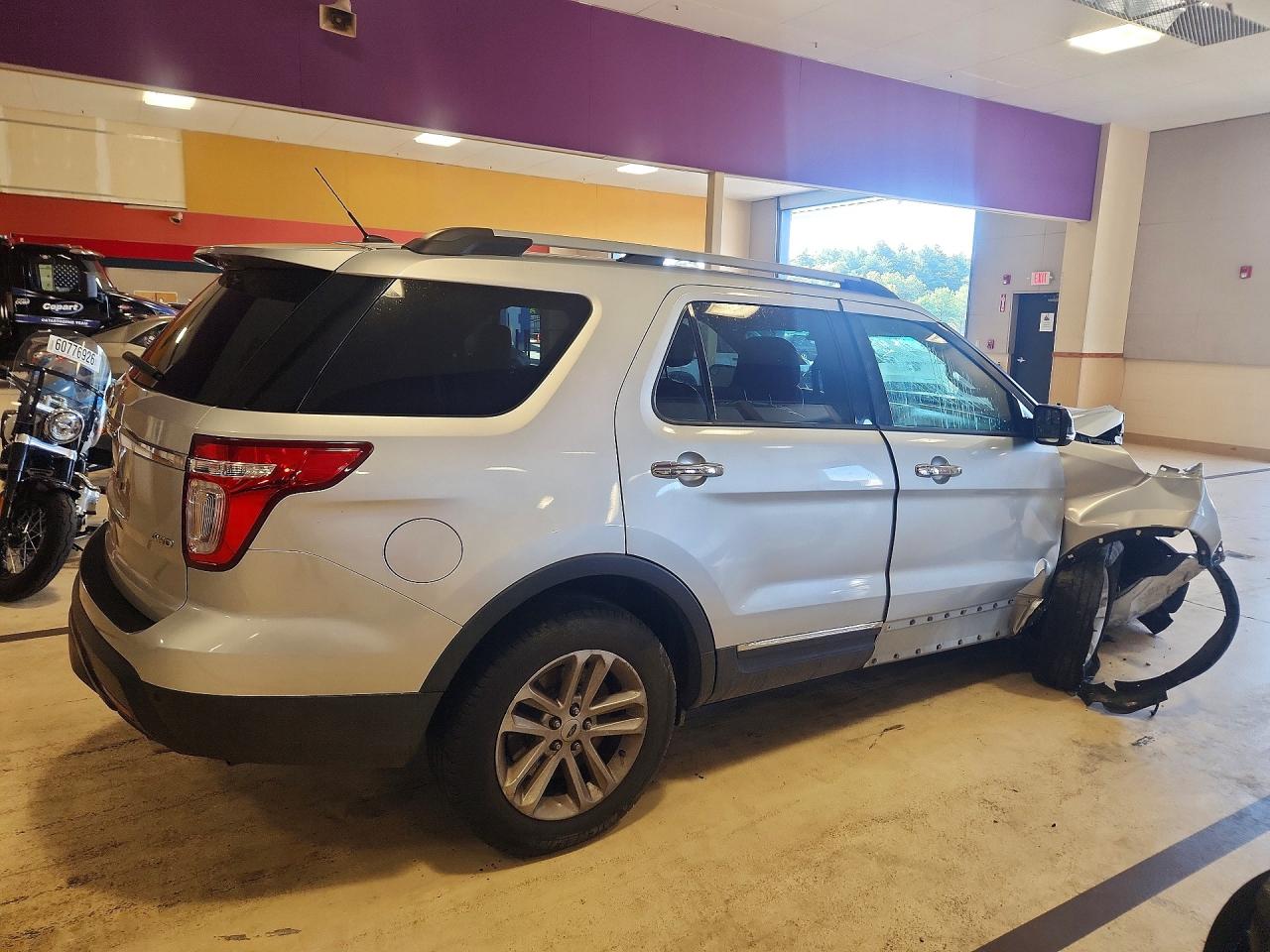 2014 Ford Explorer Xlt Silver vin: 1FM5K8D84EGC09122