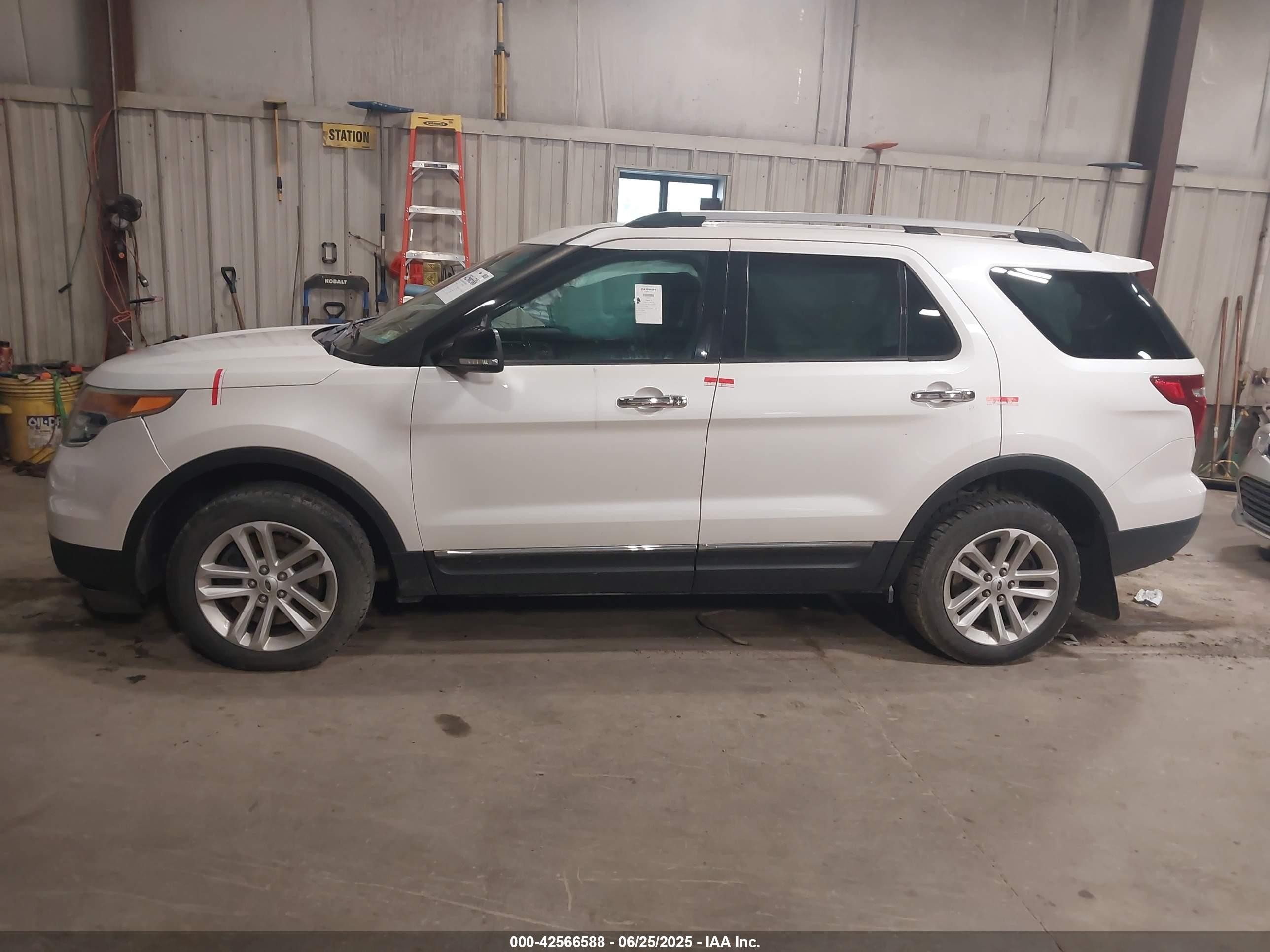 2014 Ford Explorer Xlt White vin: 1FM5K8D84EGC53671