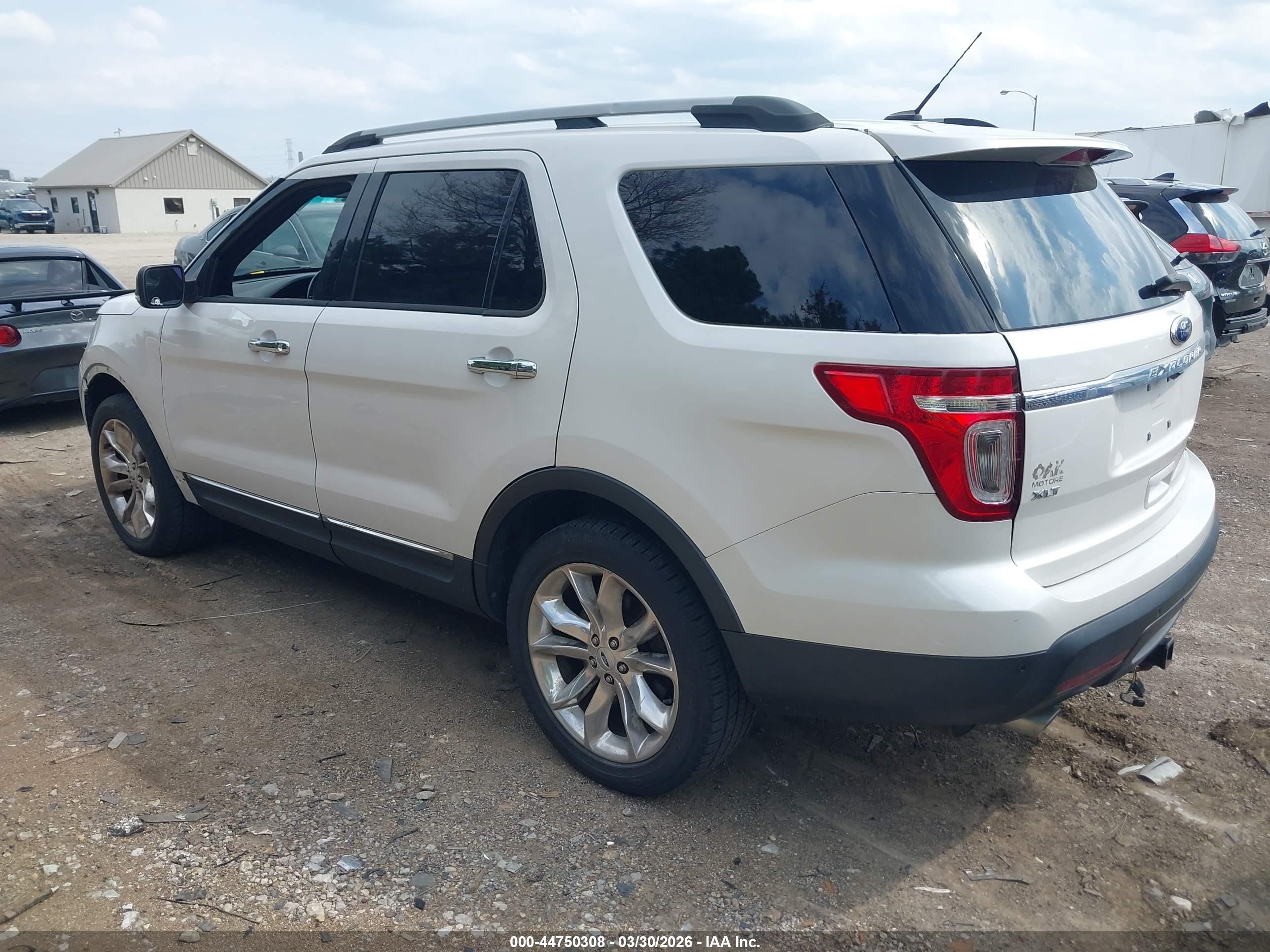 2015 Ford Explorer Xlt White vin: 1FM5K8D84FGA37711