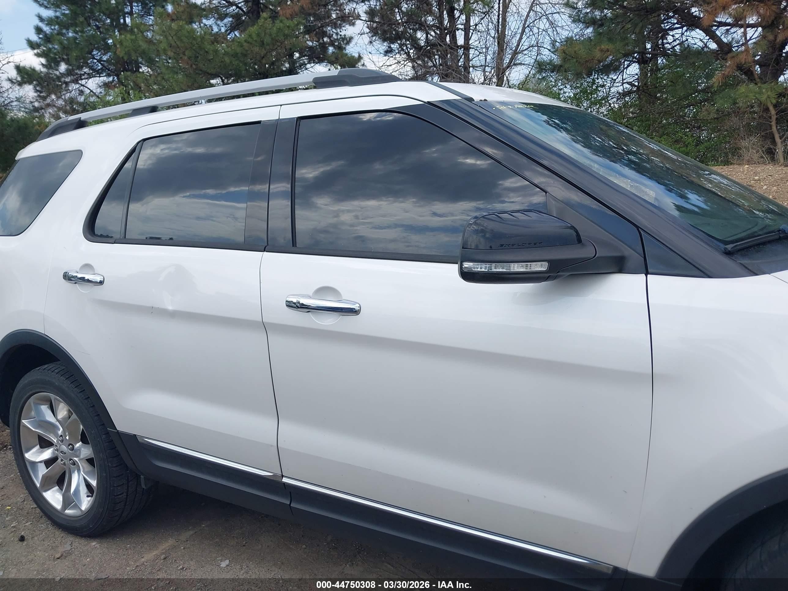 2015 Ford Explorer Xlt White vin: 1FM5K8D84FGA37711