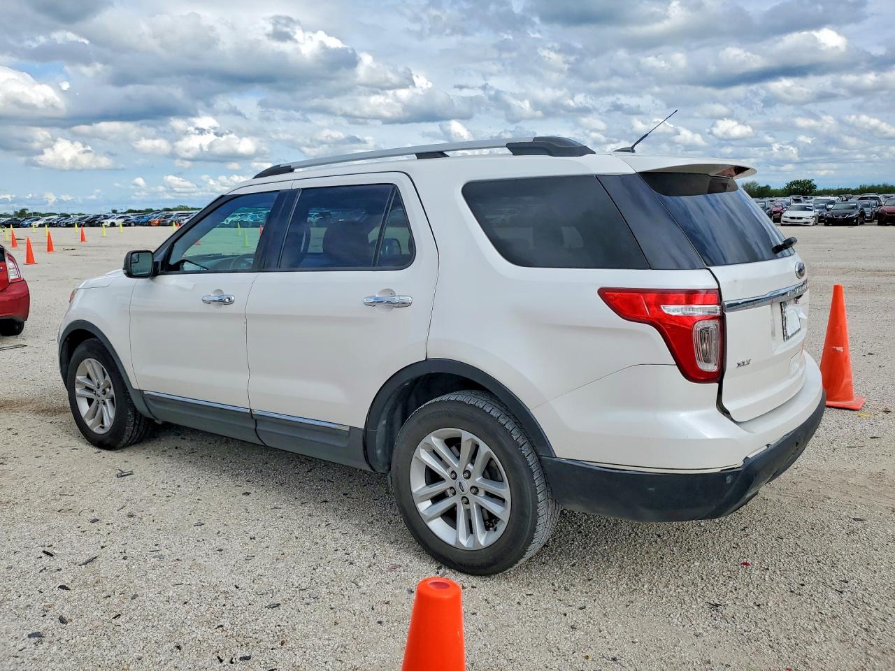 2013 Ford Explorer Xlt White vin: 1FM5K8D85DGA50660