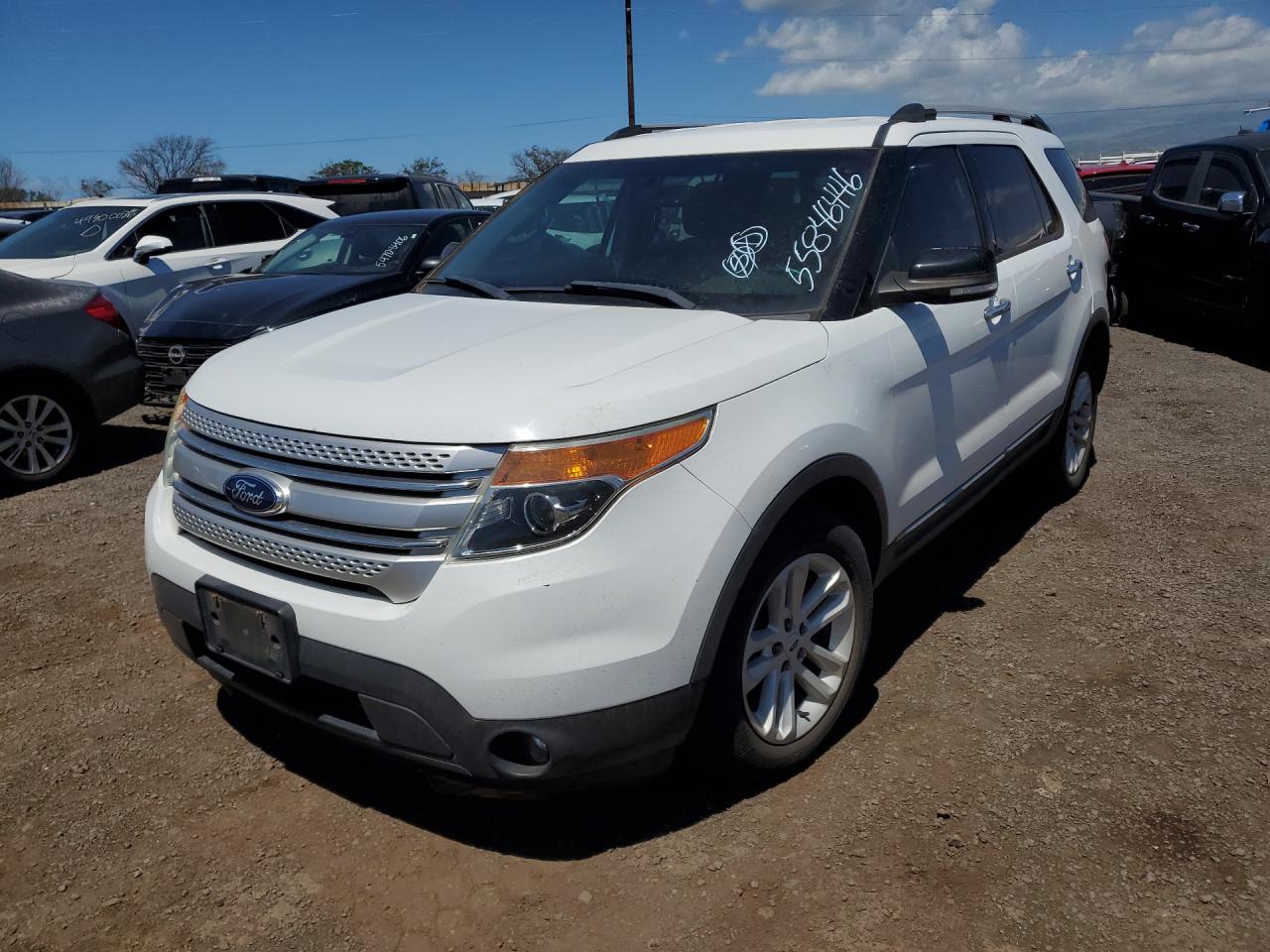 2013 Ford Explorer Xlt White vin: 1FM5K8D85DGC06292 Damage: Front Bumper, Heavy Scratch, 1 To 2 Inches