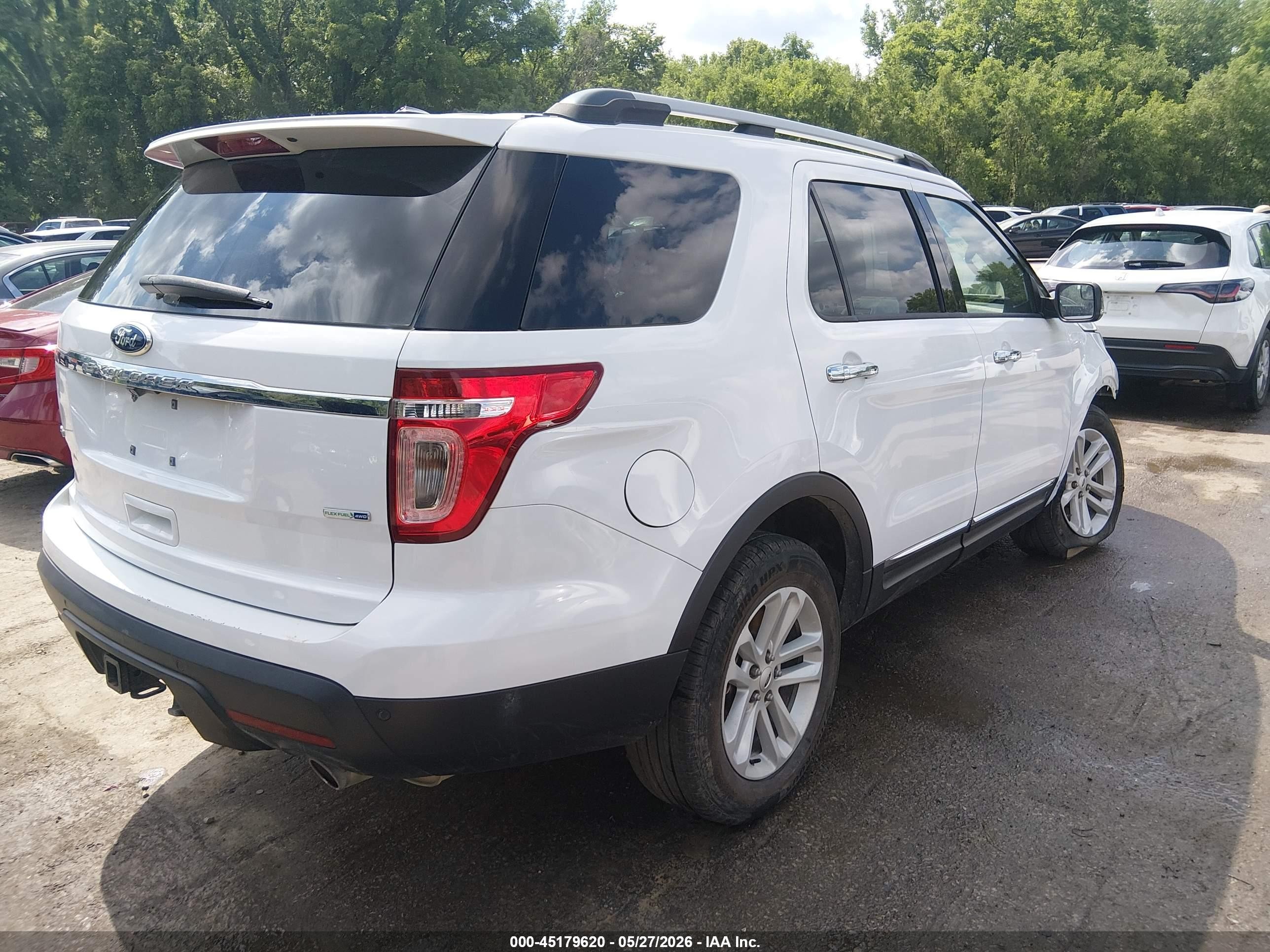 2015 Ford Explorer Xlt White vin: 1FM5K8D85FGA21985